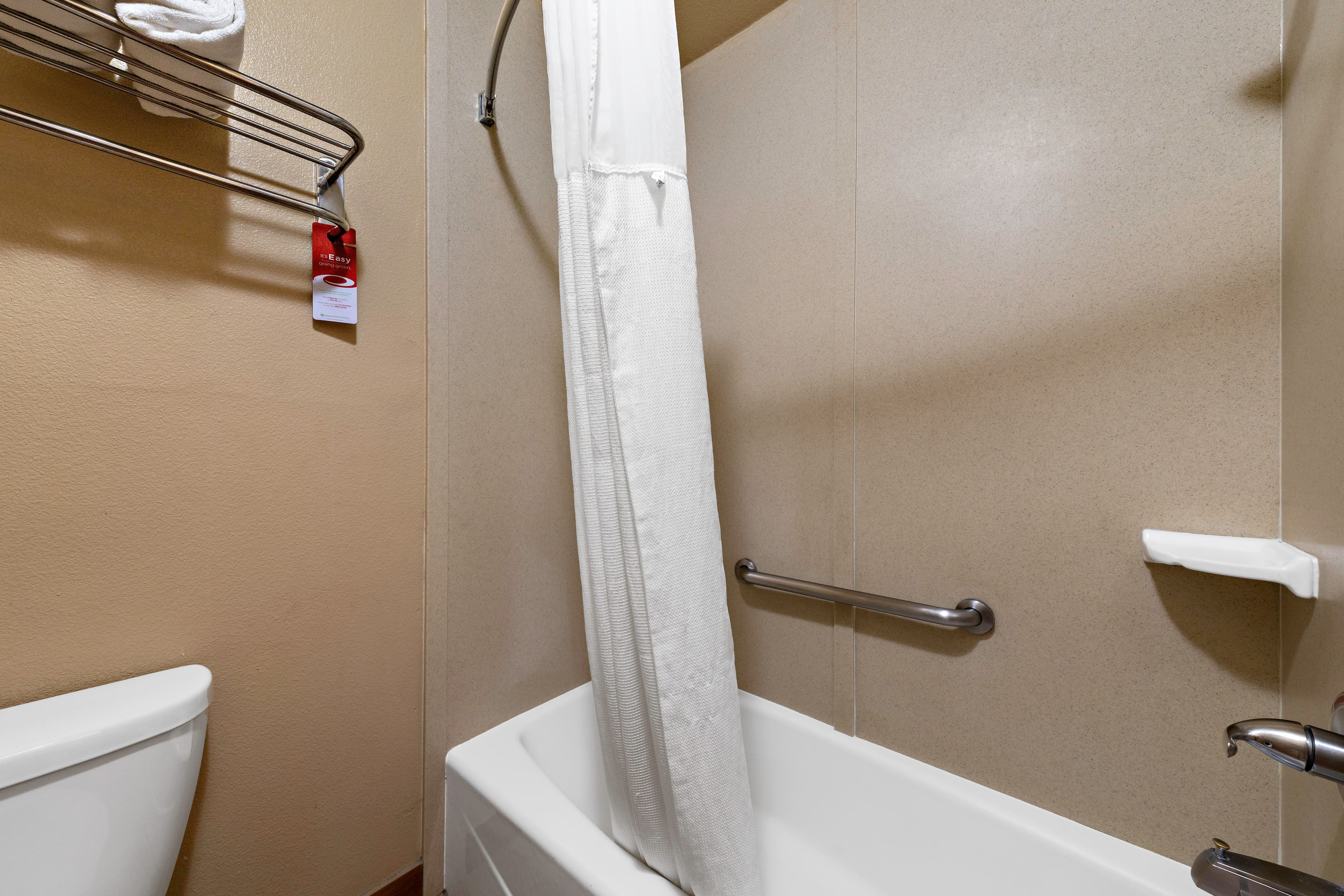 Econo Lodge Inn & Suites Escondido Downtown — 7