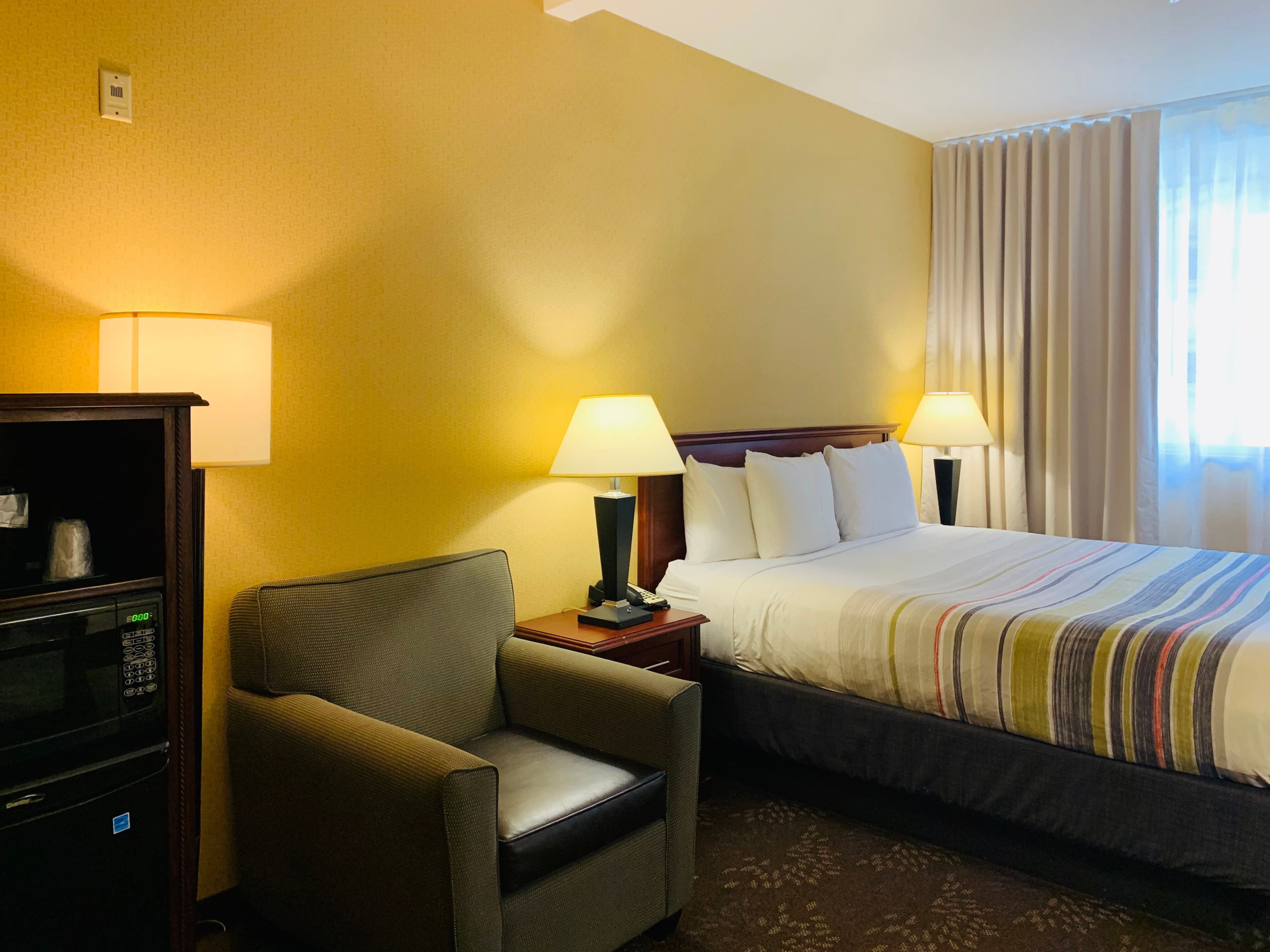 Country Inn & Suites by Radisson, San Jose International Airport, CA - Image 2