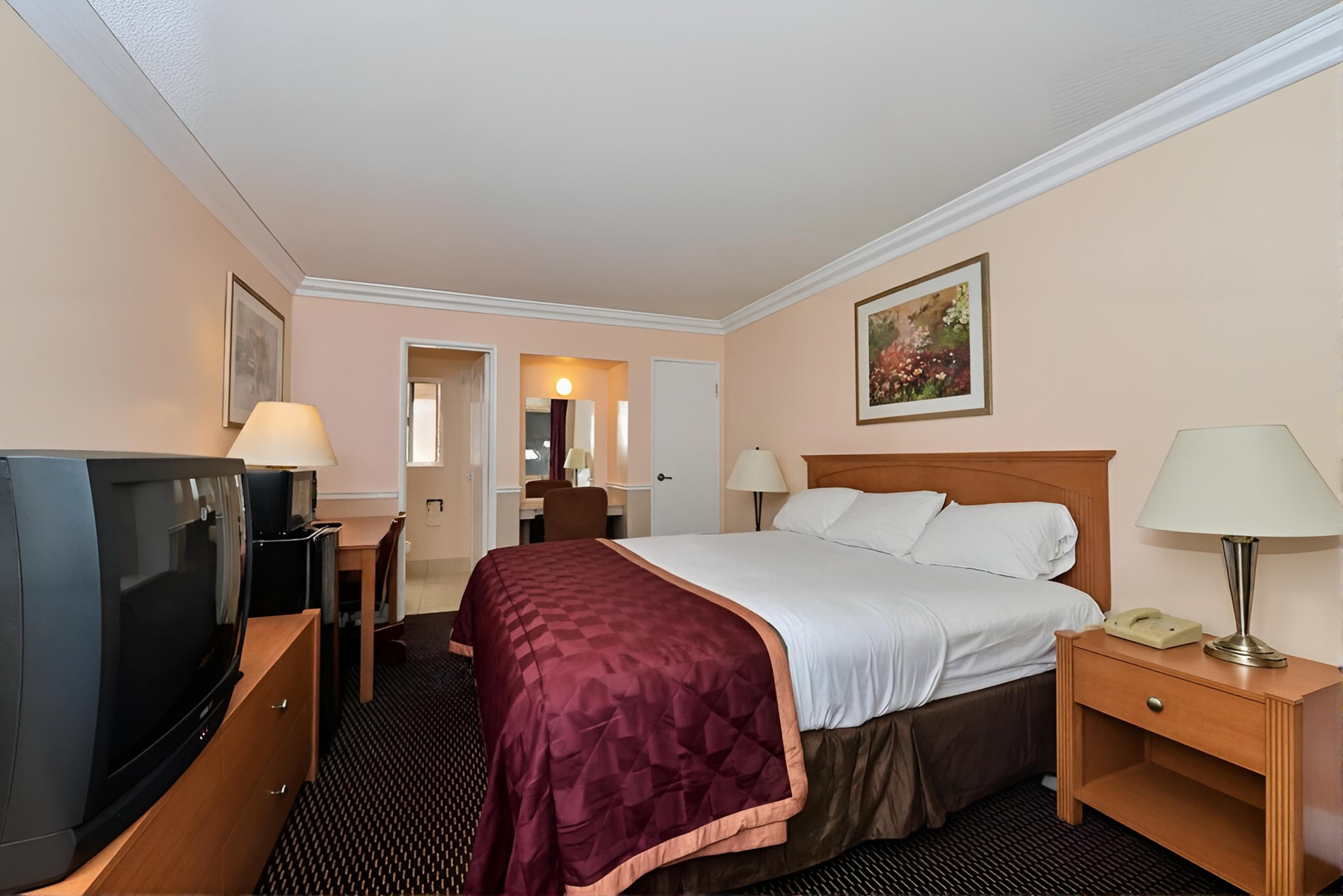 Econo Lodge Oakland Lake Merritt Area — 6