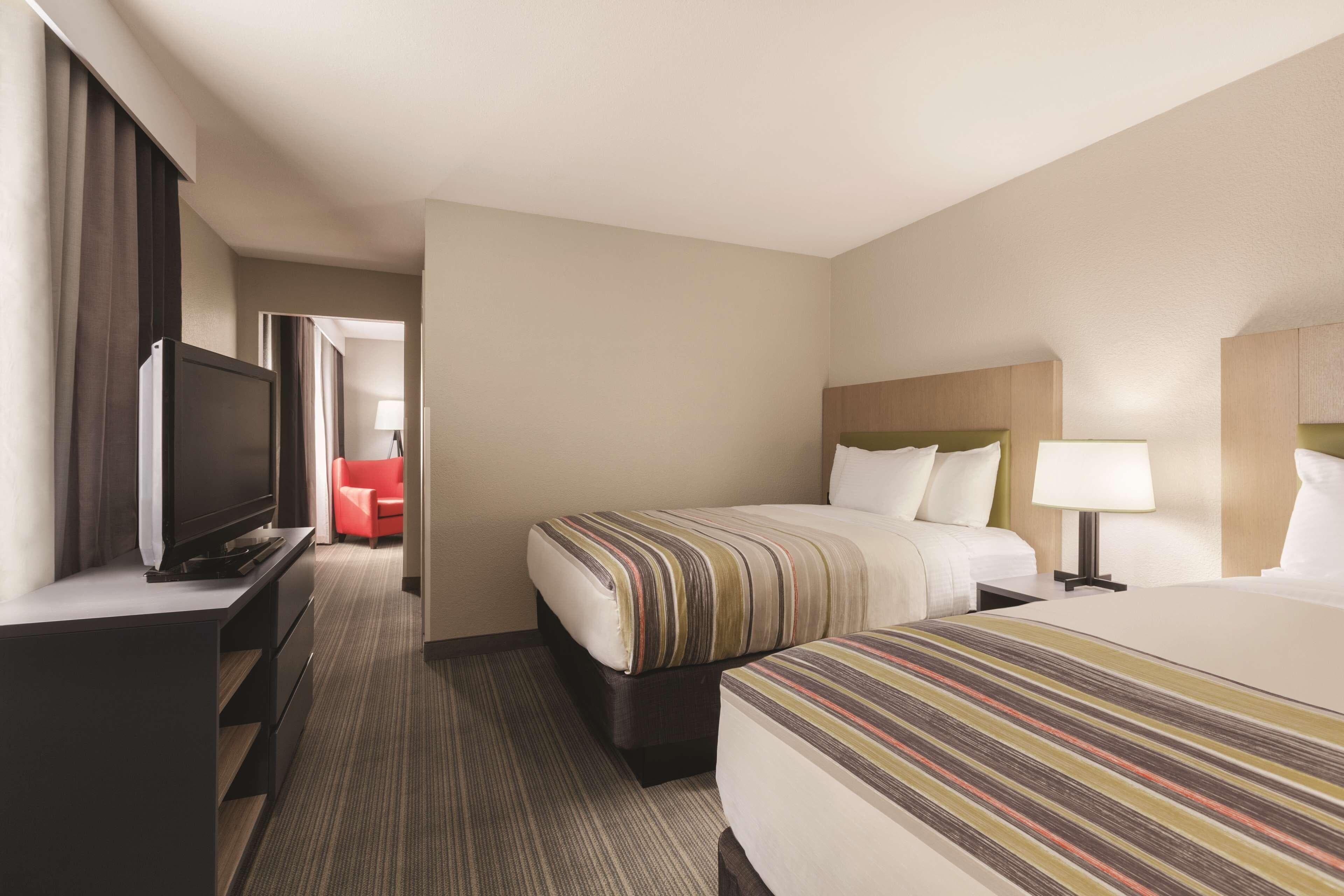 Country Inn & Suites by Radisson, Bakersfield, CA - Image 3