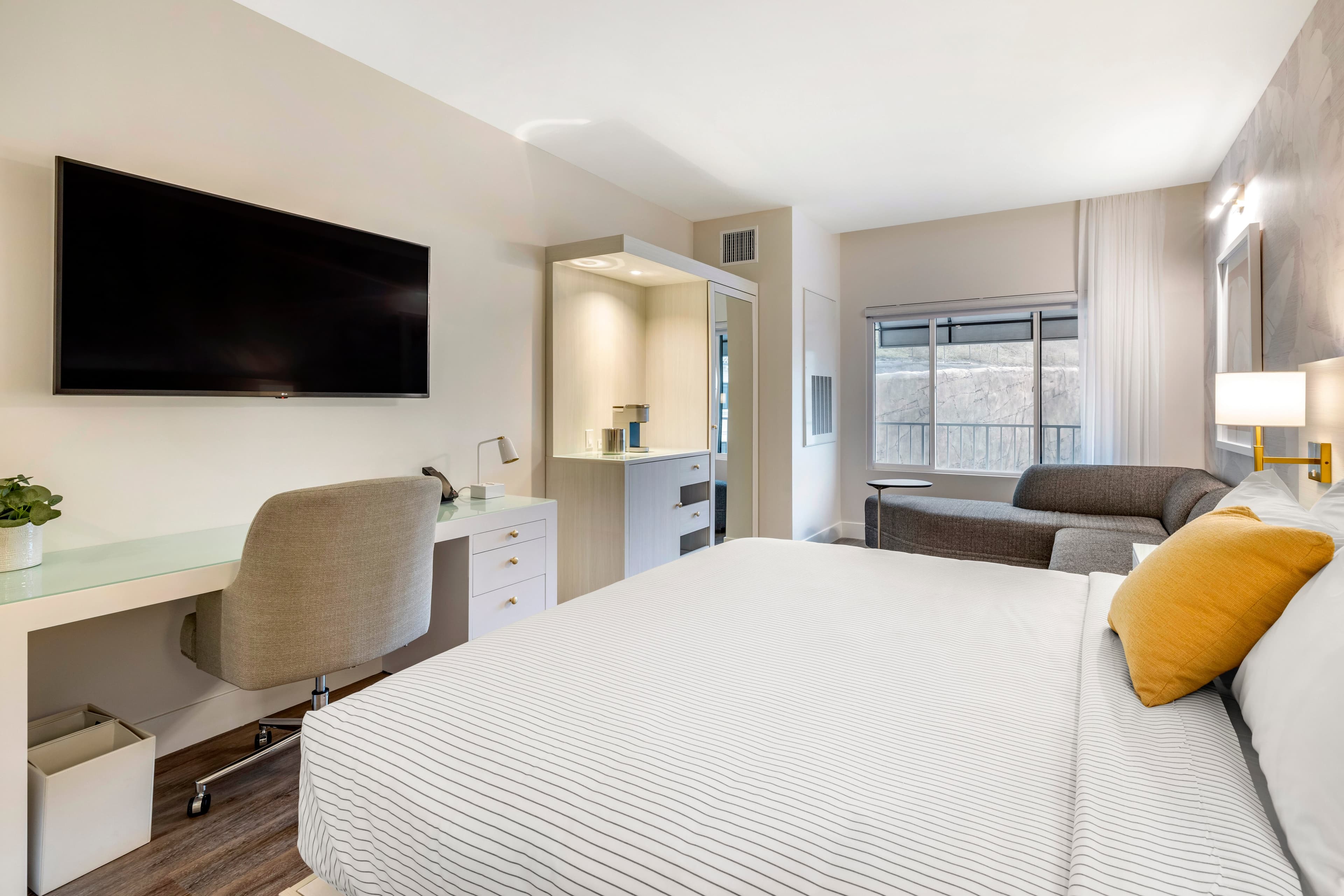 Cambria Hotel Calabasas - Malibu — 13