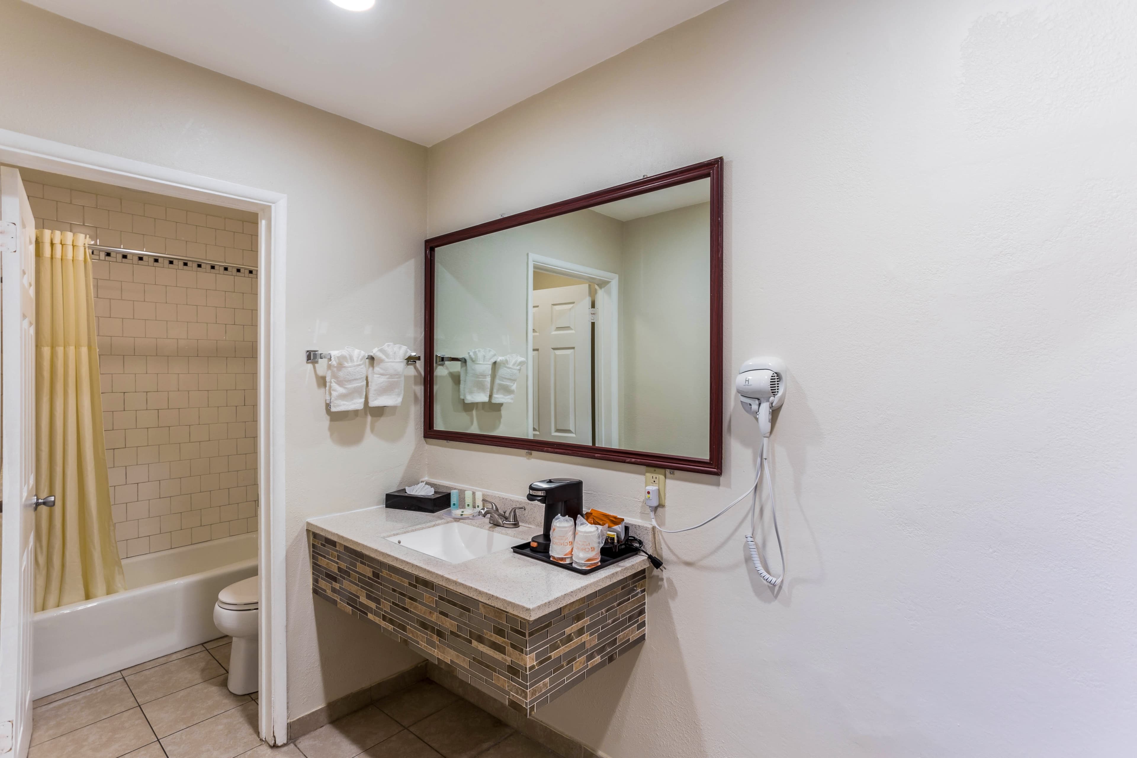 Quality Inn Escondido San Diego North County — 6