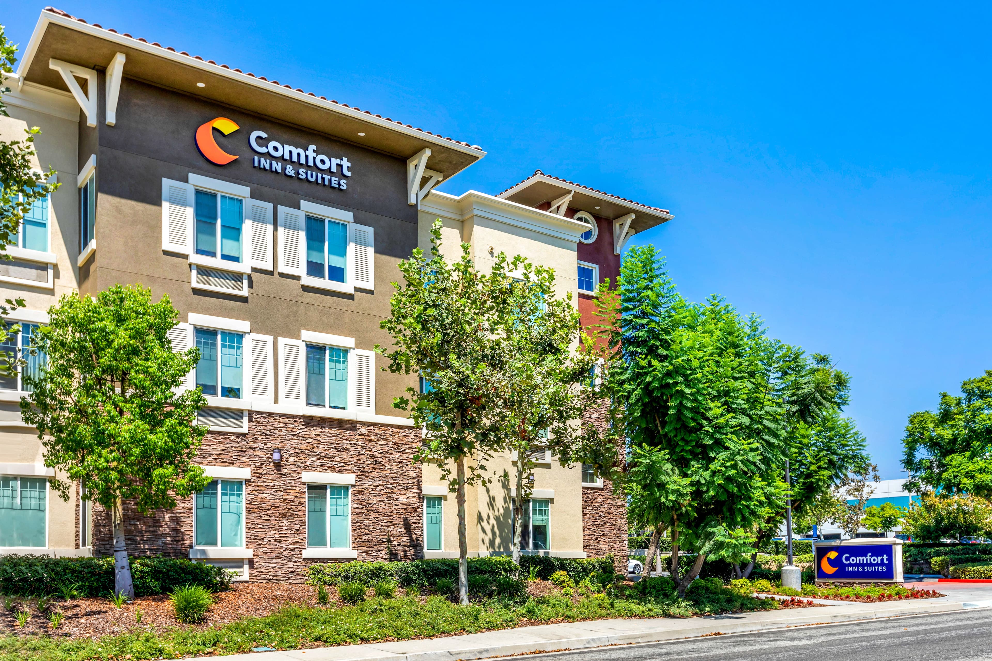 Comfort Inn & Suites Near Ontario Airport - Image 1