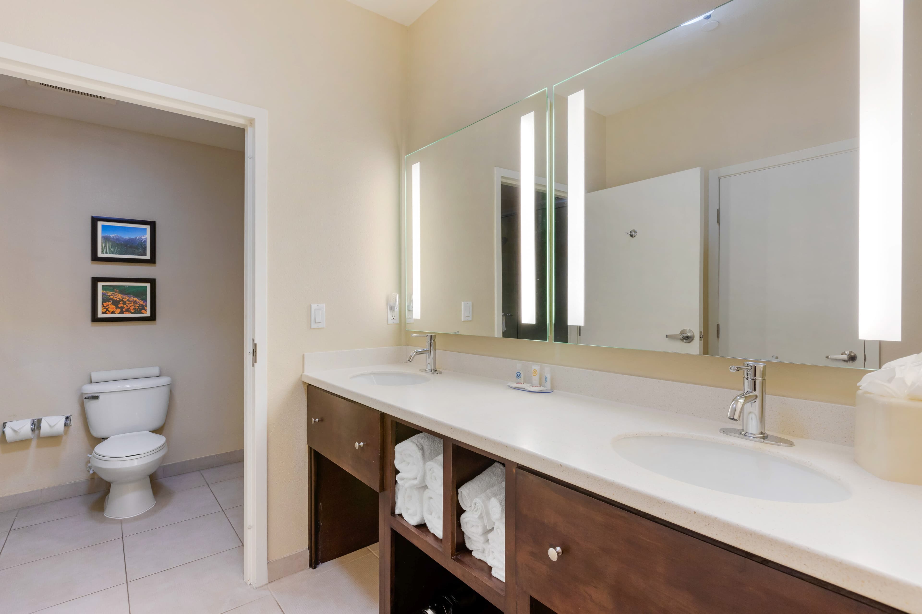 Comfort Inn & Suites Near Ontario Airport — 26
