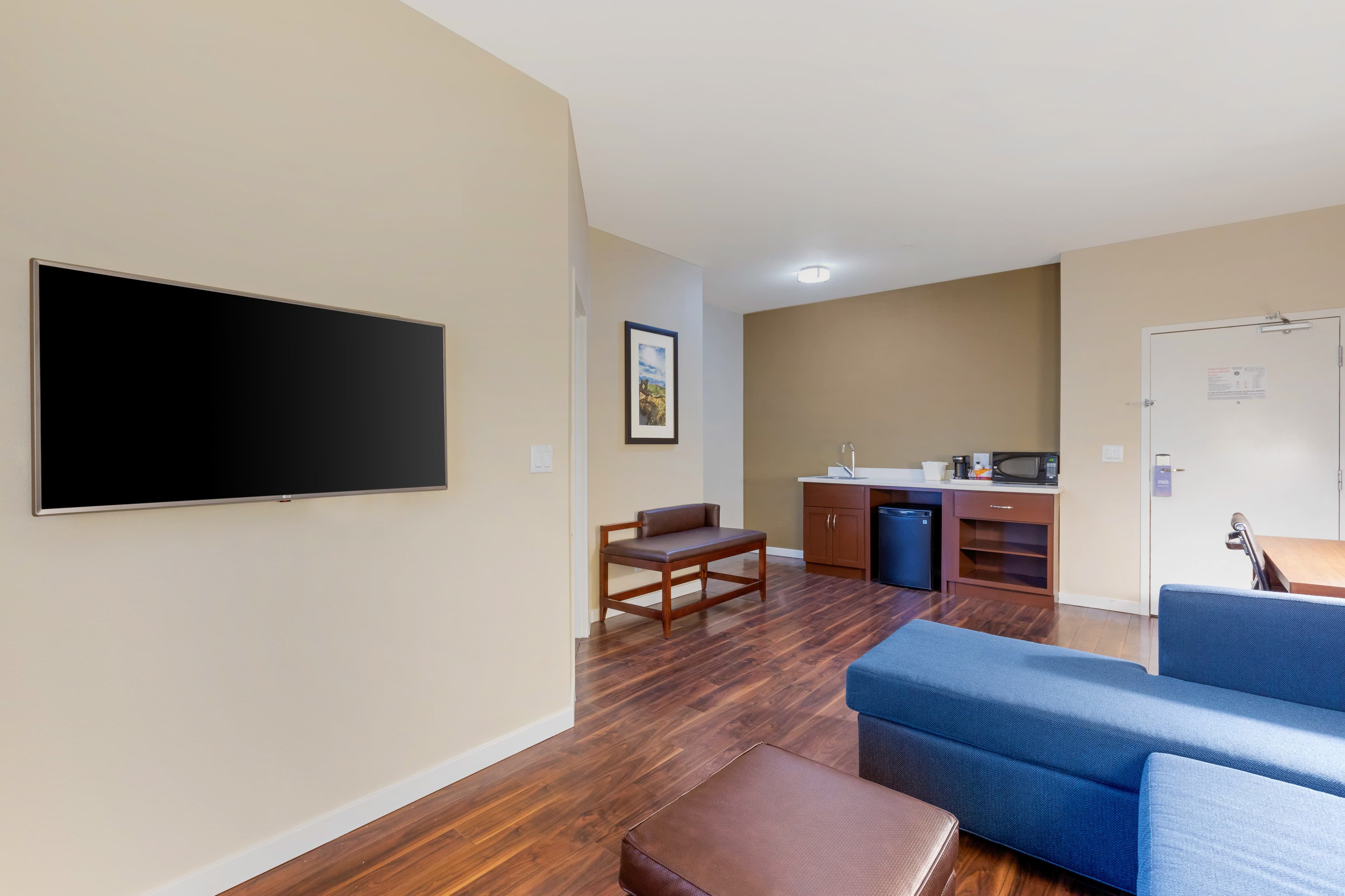 Comfort Inn & Suites Near Ontario Airport — 37