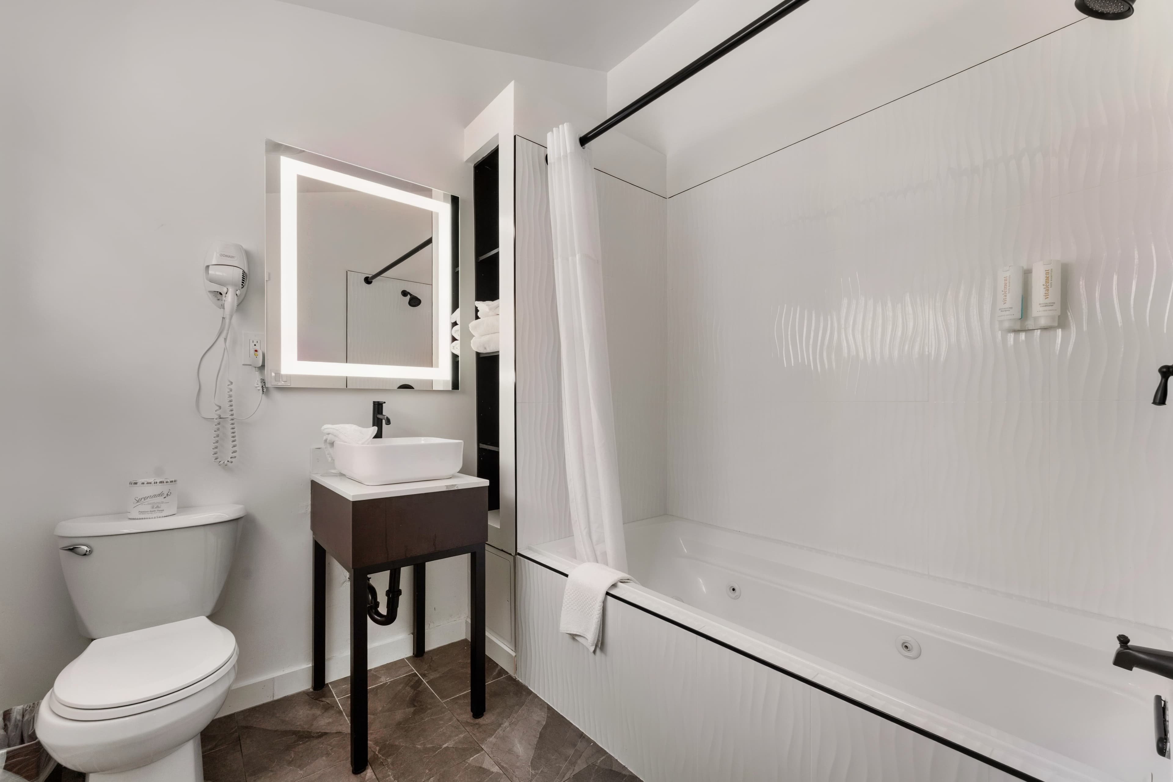 Econo Lodge Inn & Suites Heavenly Village Area — 11