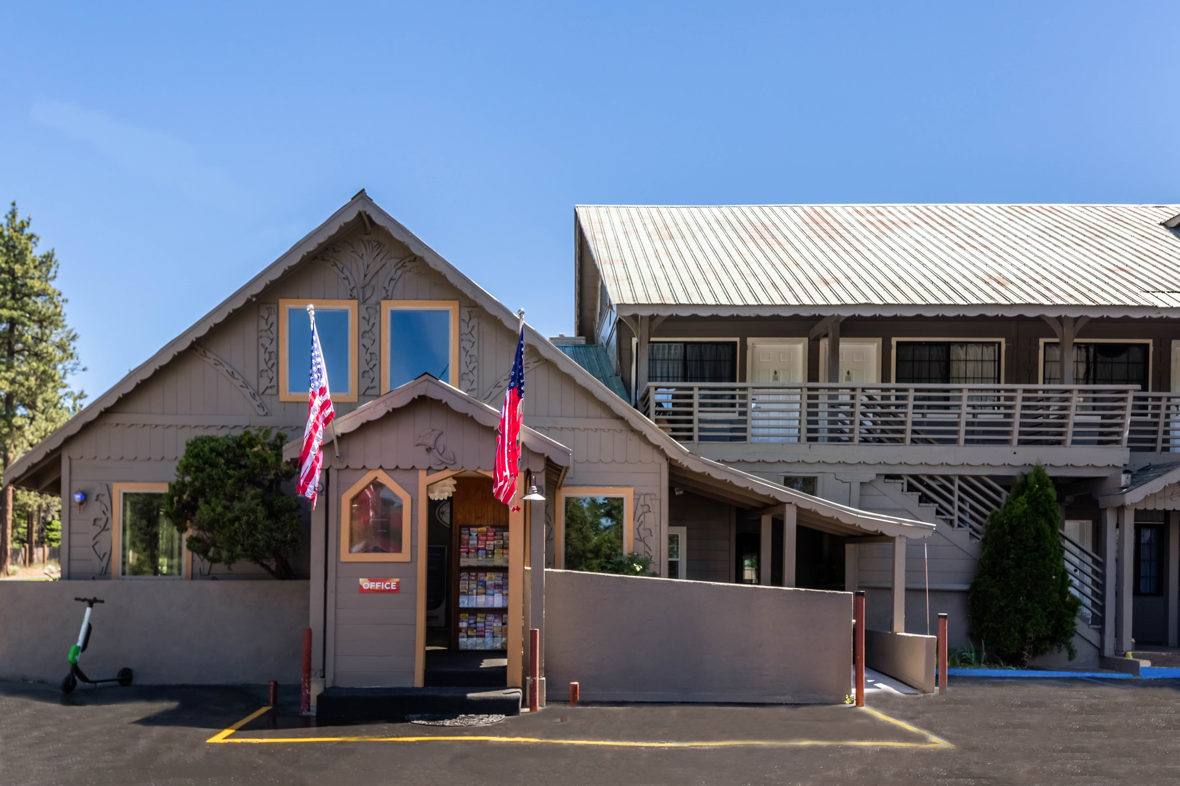 Econo Lodge Inn & Suites Heavenly Village Area - Image 1