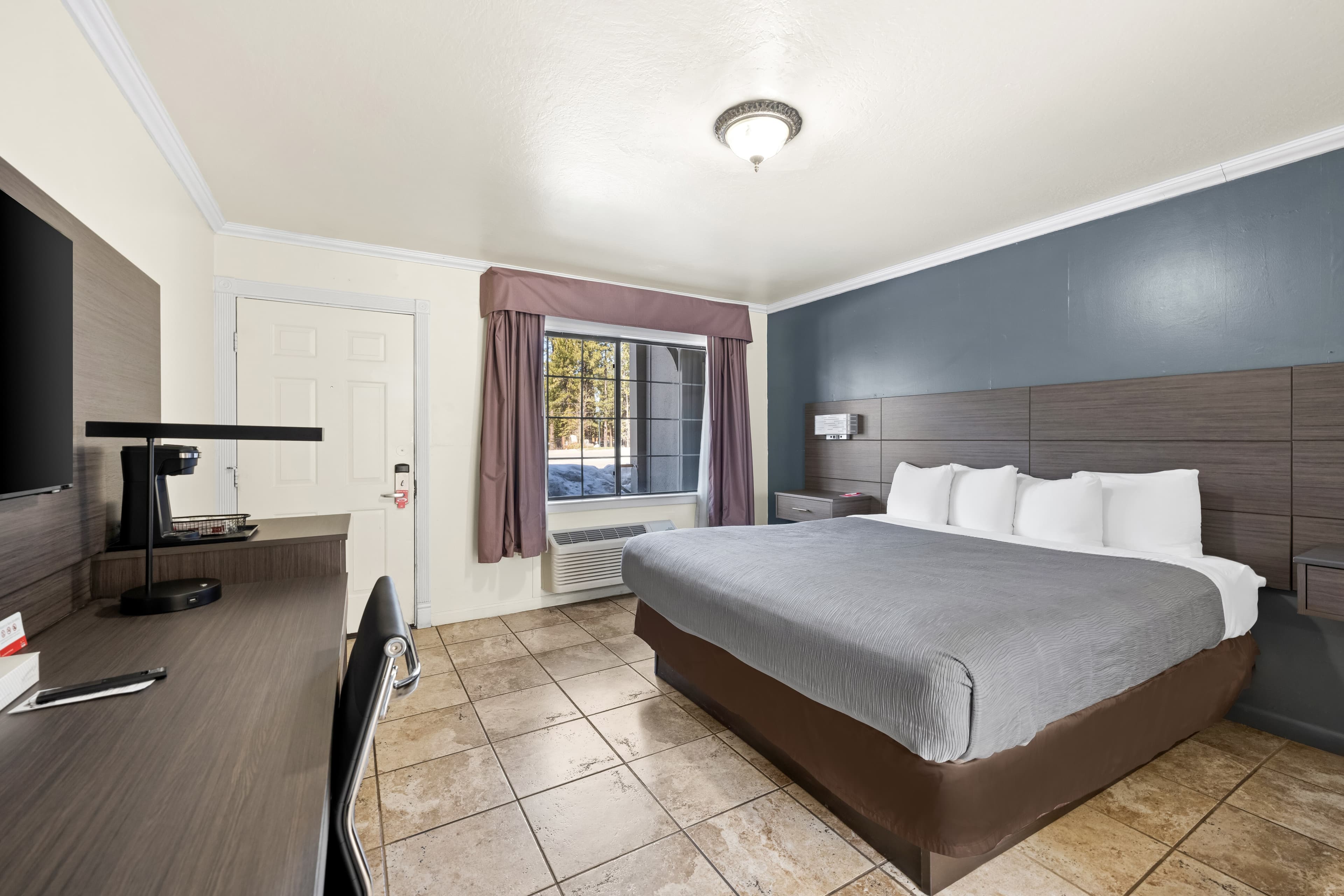 Econo Lodge Inn & Suites Heavenly Village Area — 39