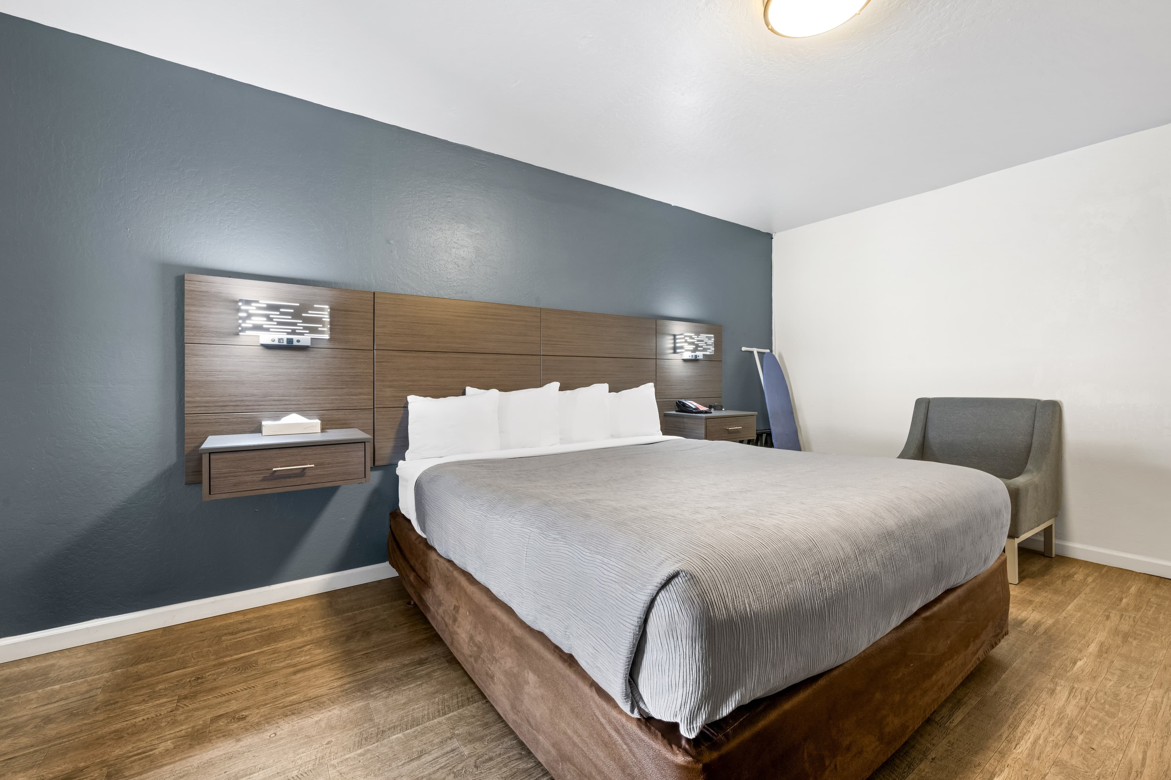 Econo Lodge Inn & Suites Heavenly Village Area — 19