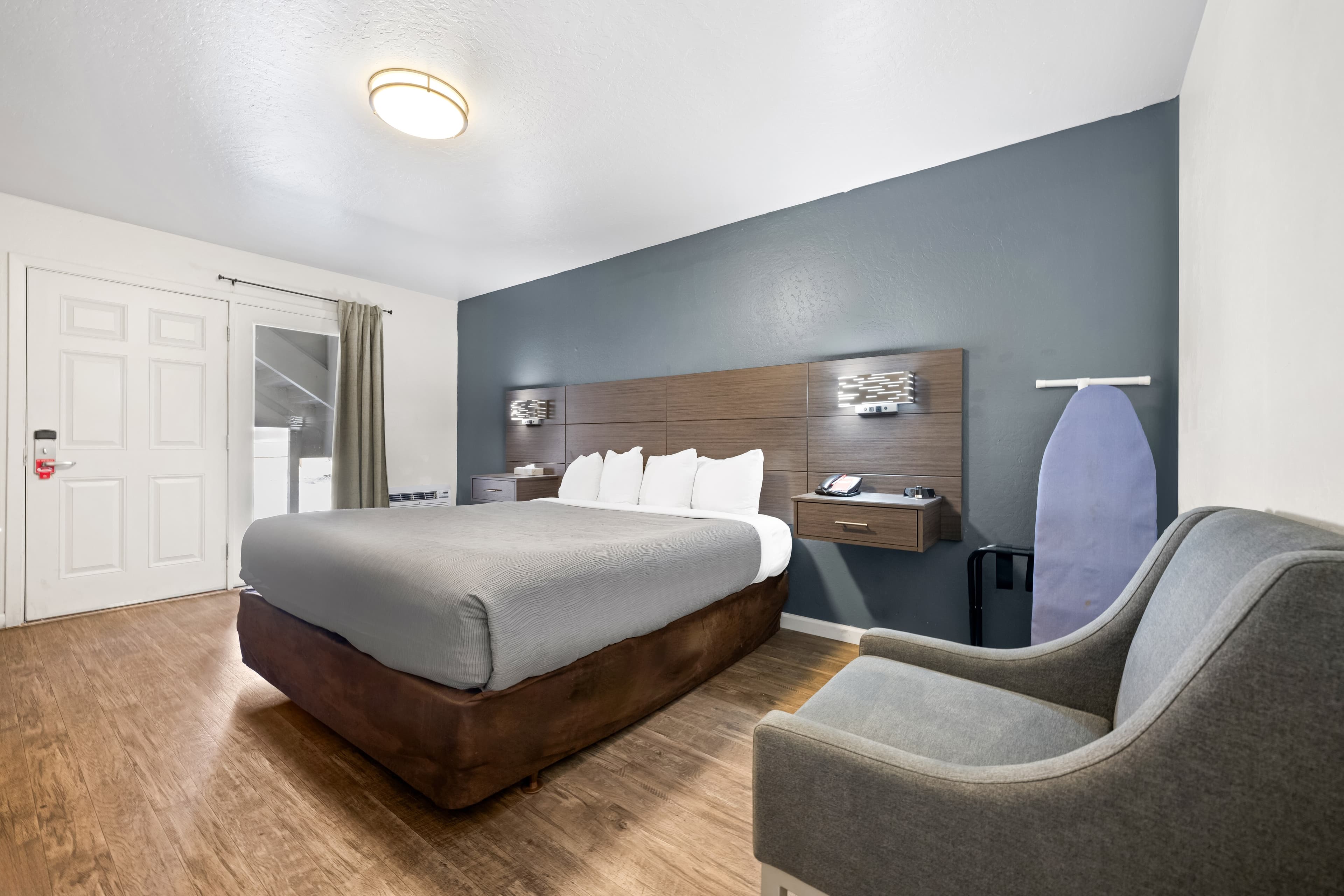 Econo Lodge Inn & Suites Heavenly Village Area — 22
