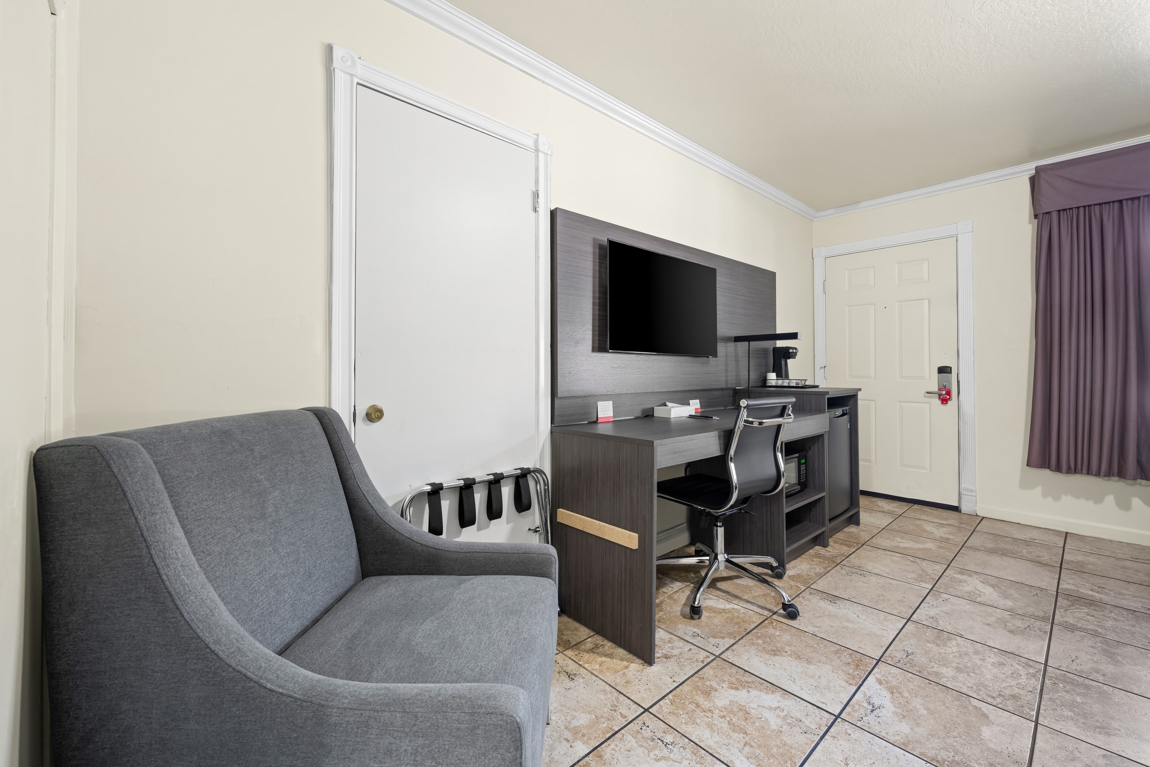 Econo Lodge Inn & Suites Heavenly Village Area — 20