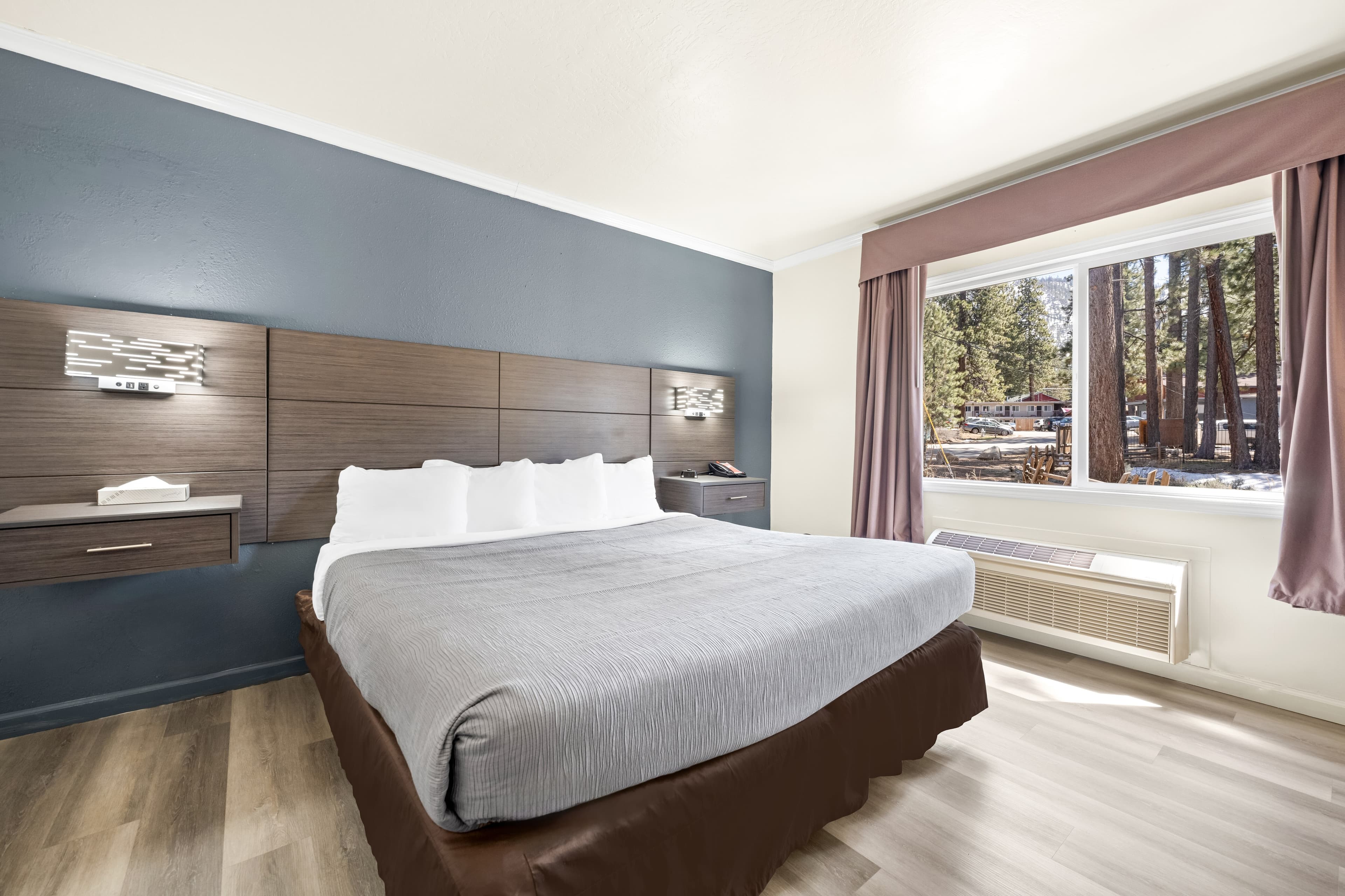 Econo Lodge Inn & Suites Heavenly Village Area — 27