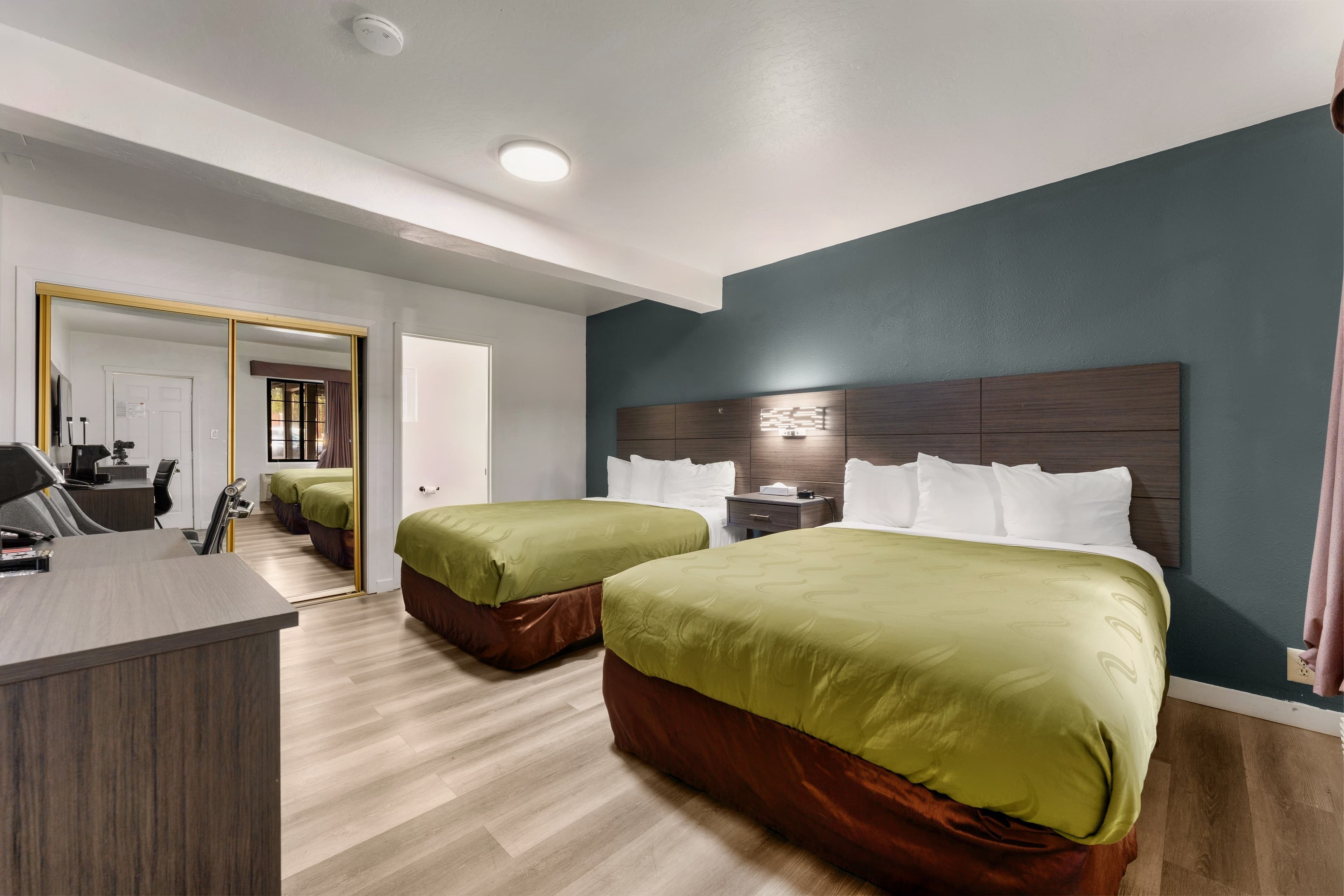 Econo Lodge Inn & Suites Heavenly Village Area — 18