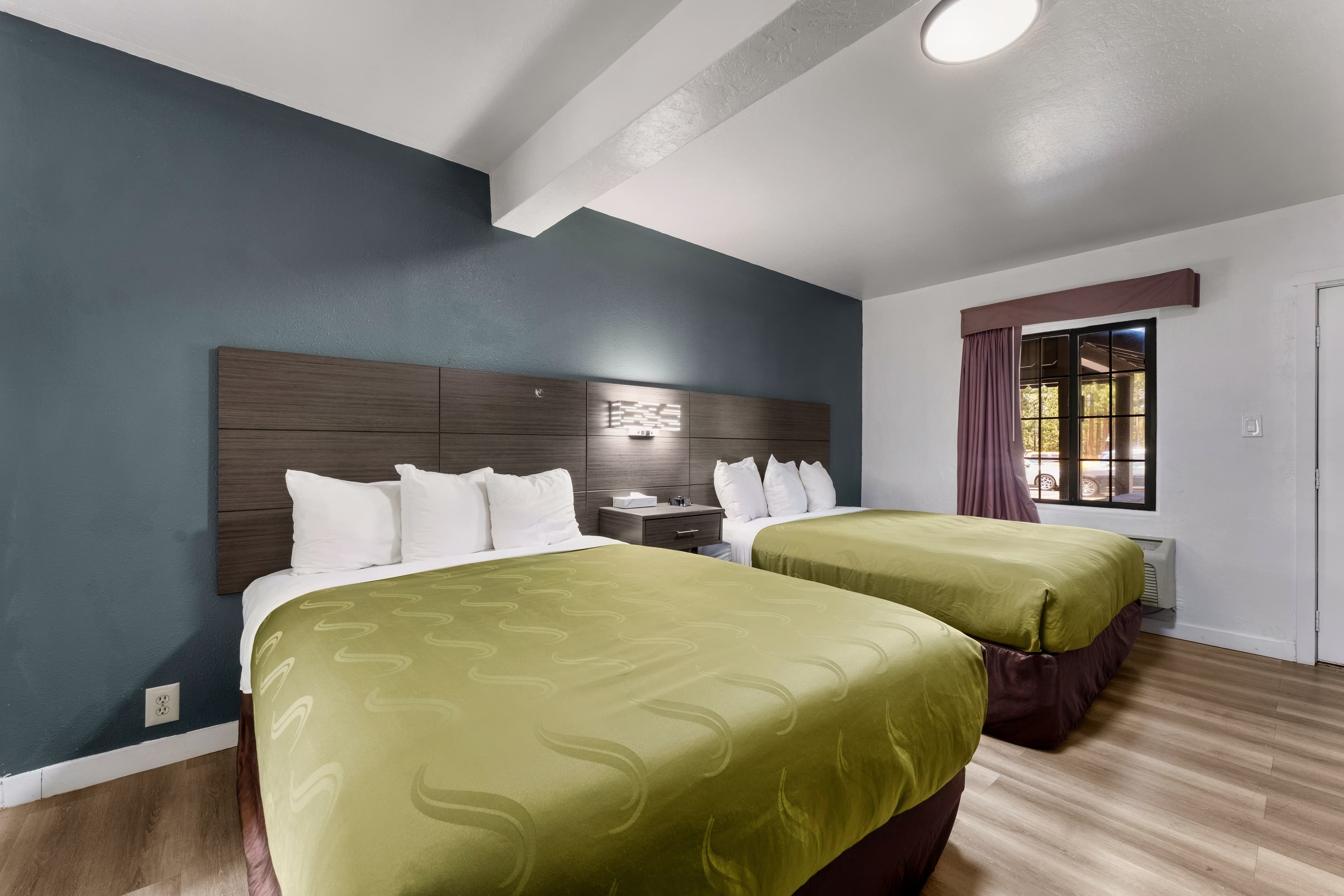 Econo Lodge Inn & Suites Heavenly Village Area — 19