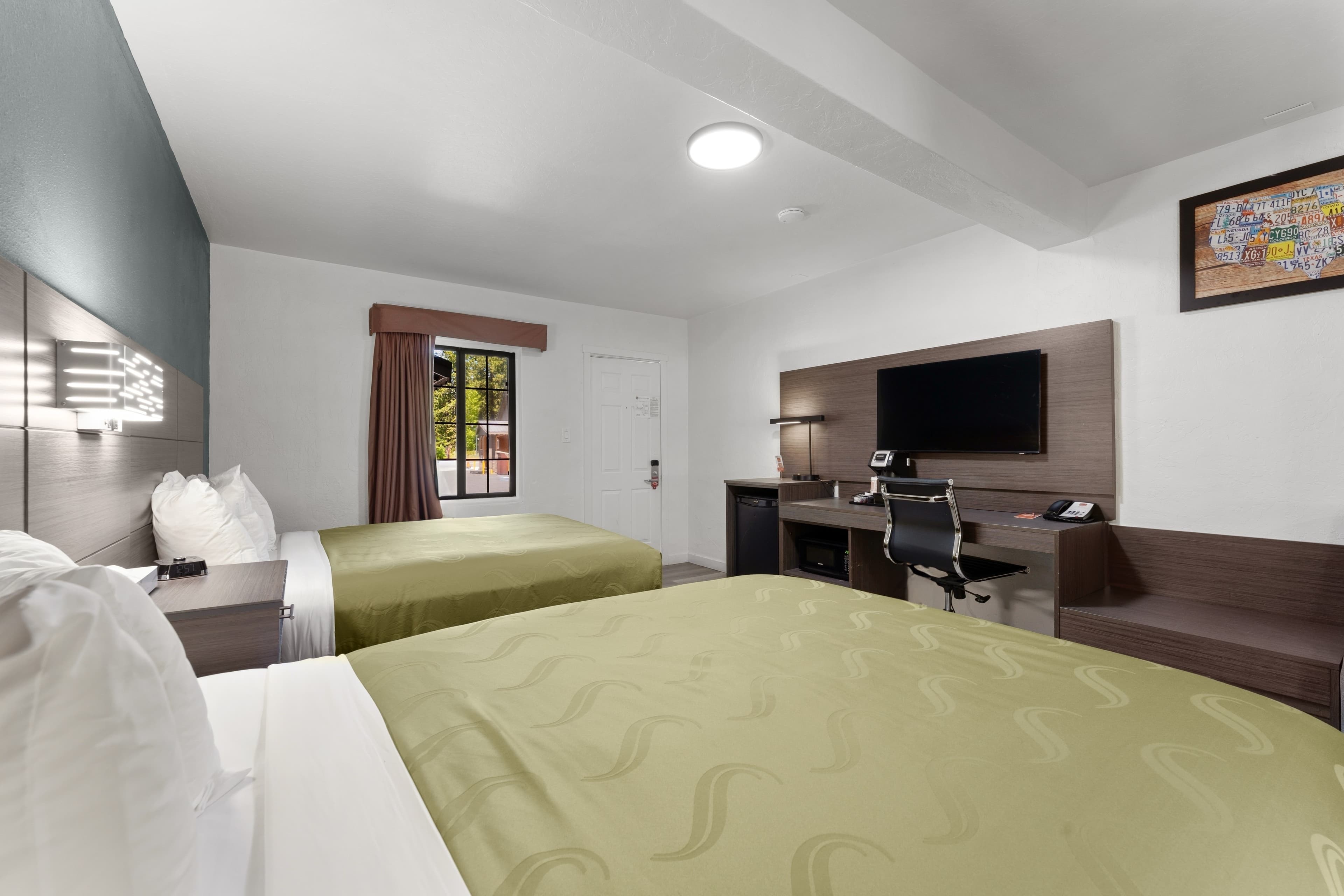 Econo Lodge Inn & Suites Heavenly Village Area — 20