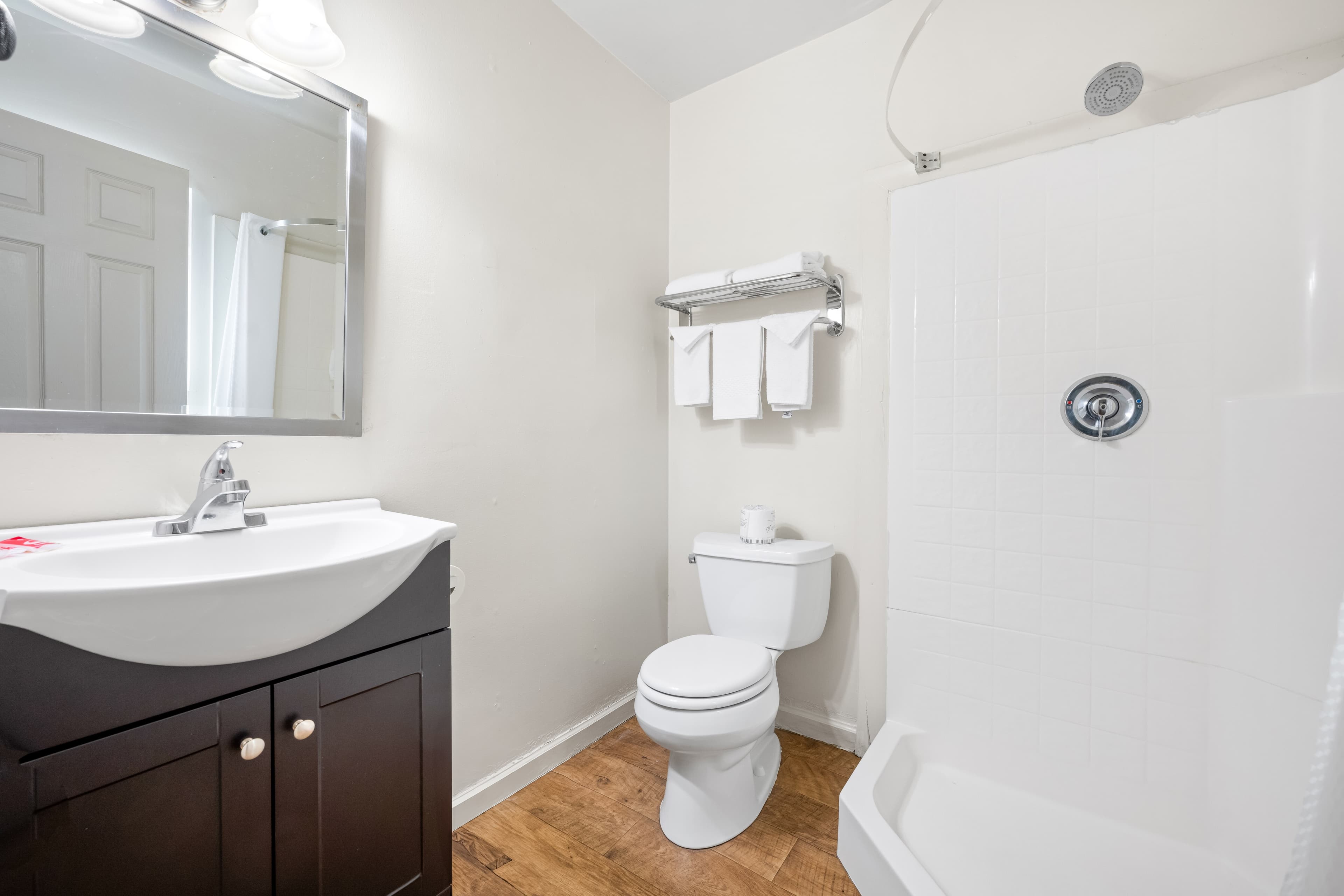 Econo Lodge Inn & Suites Heavenly Village Area — 13