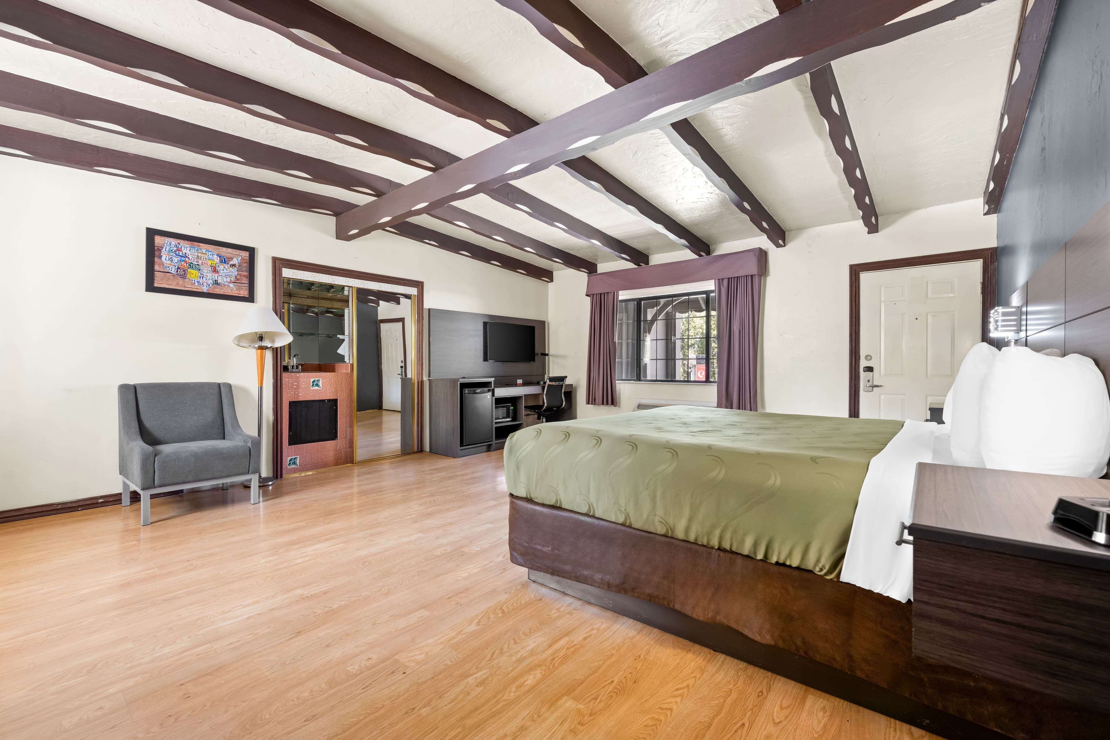 Econo Lodge Inn & Suites Heavenly Village Area — 16
