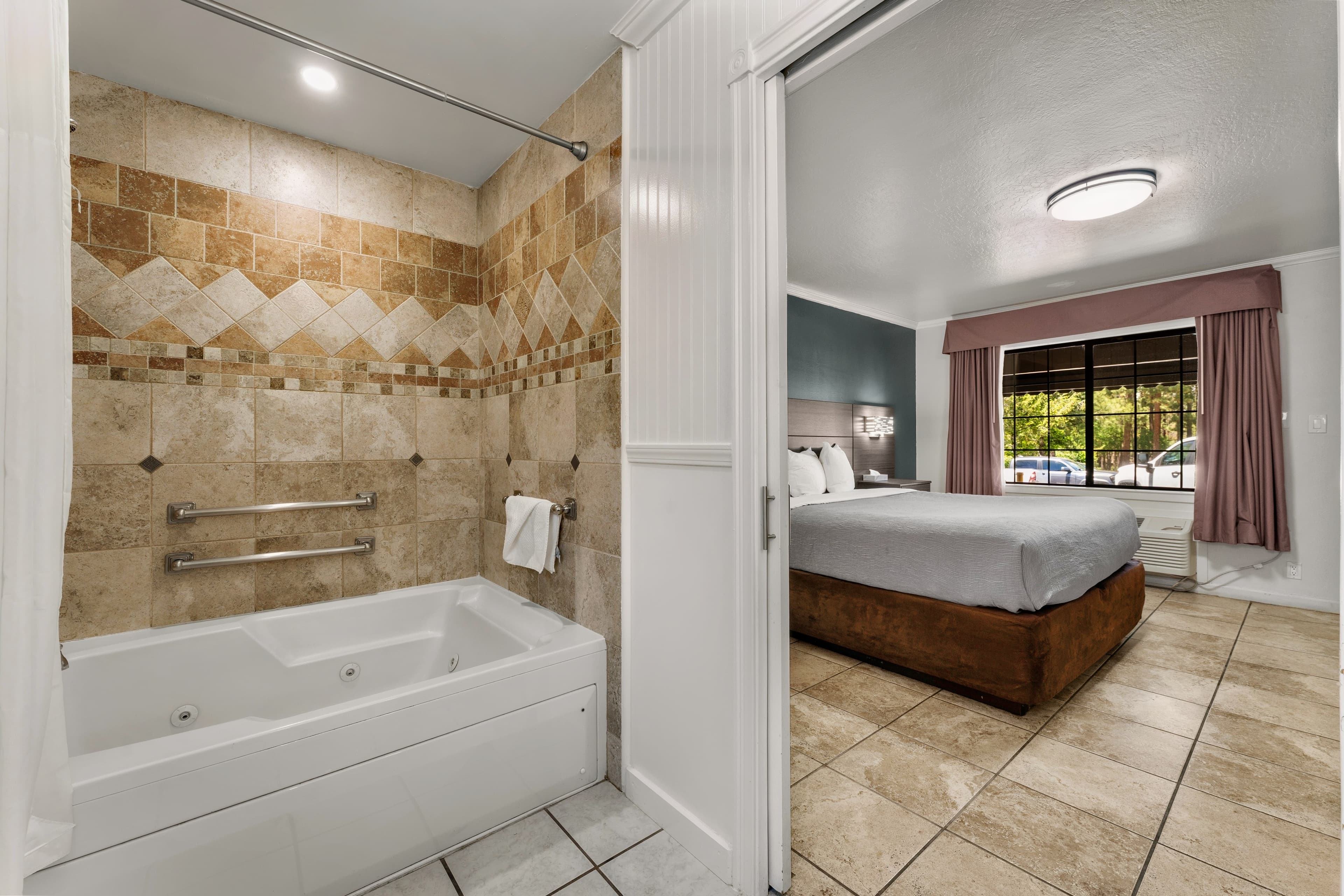 Econo Lodge Inn & Suites Heavenly Village Area — 24