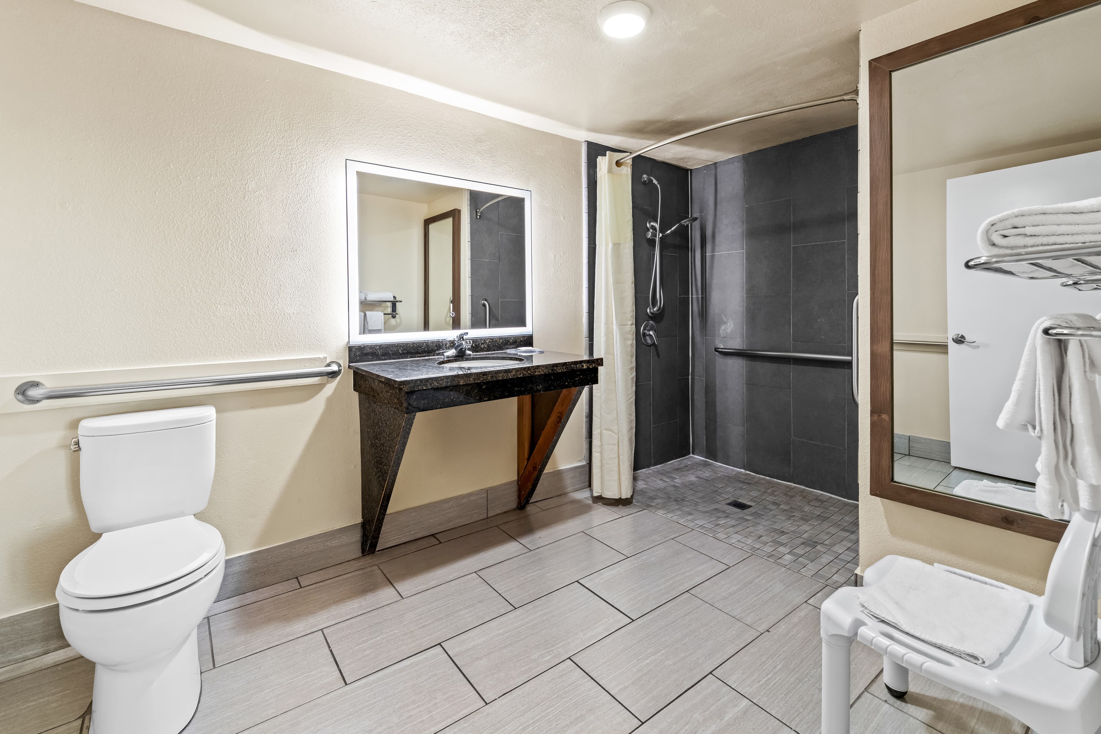 Quality Inn & Suites Victorville - Hesperia — 12