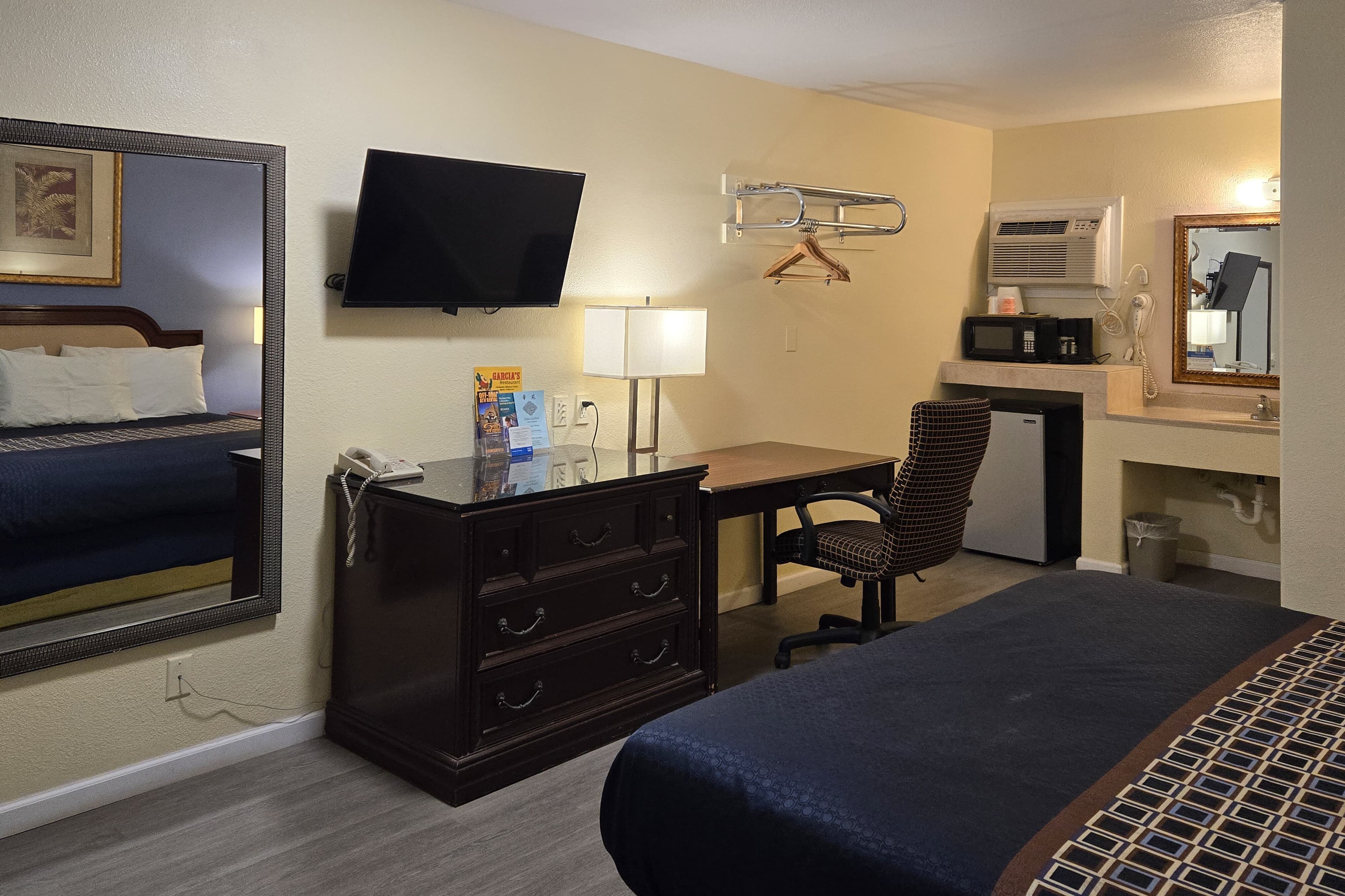 Rodeway Inn & Suites Blythe I-10 — 15