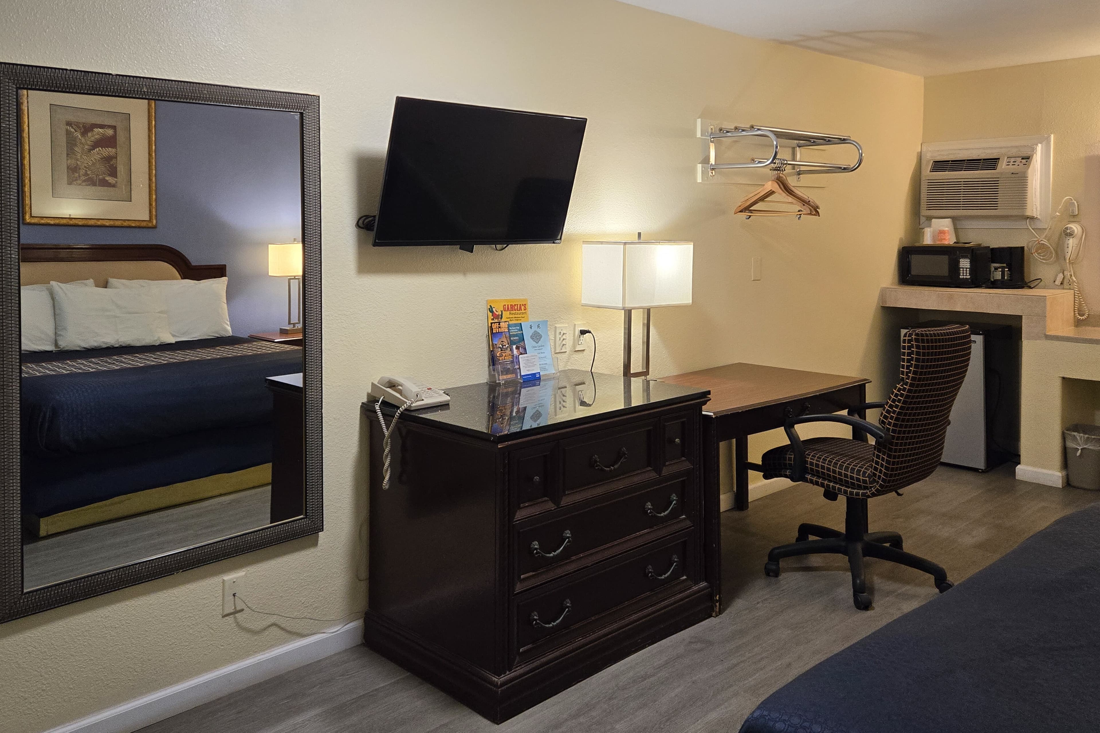 Rodeway Inn & Suites Blythe I-10 — 16