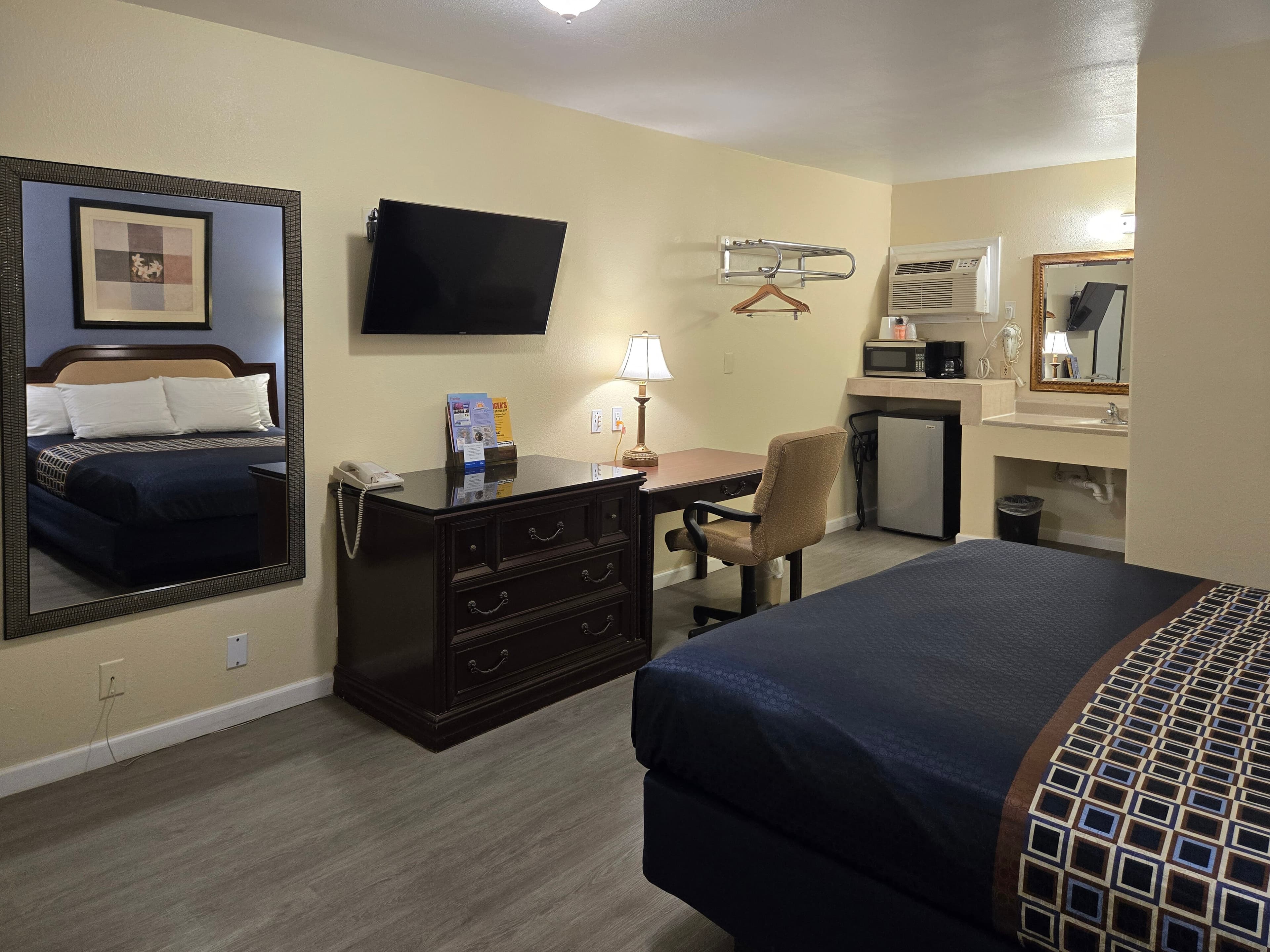 Rodeway Inn & Suites Blythe I-10 — 19