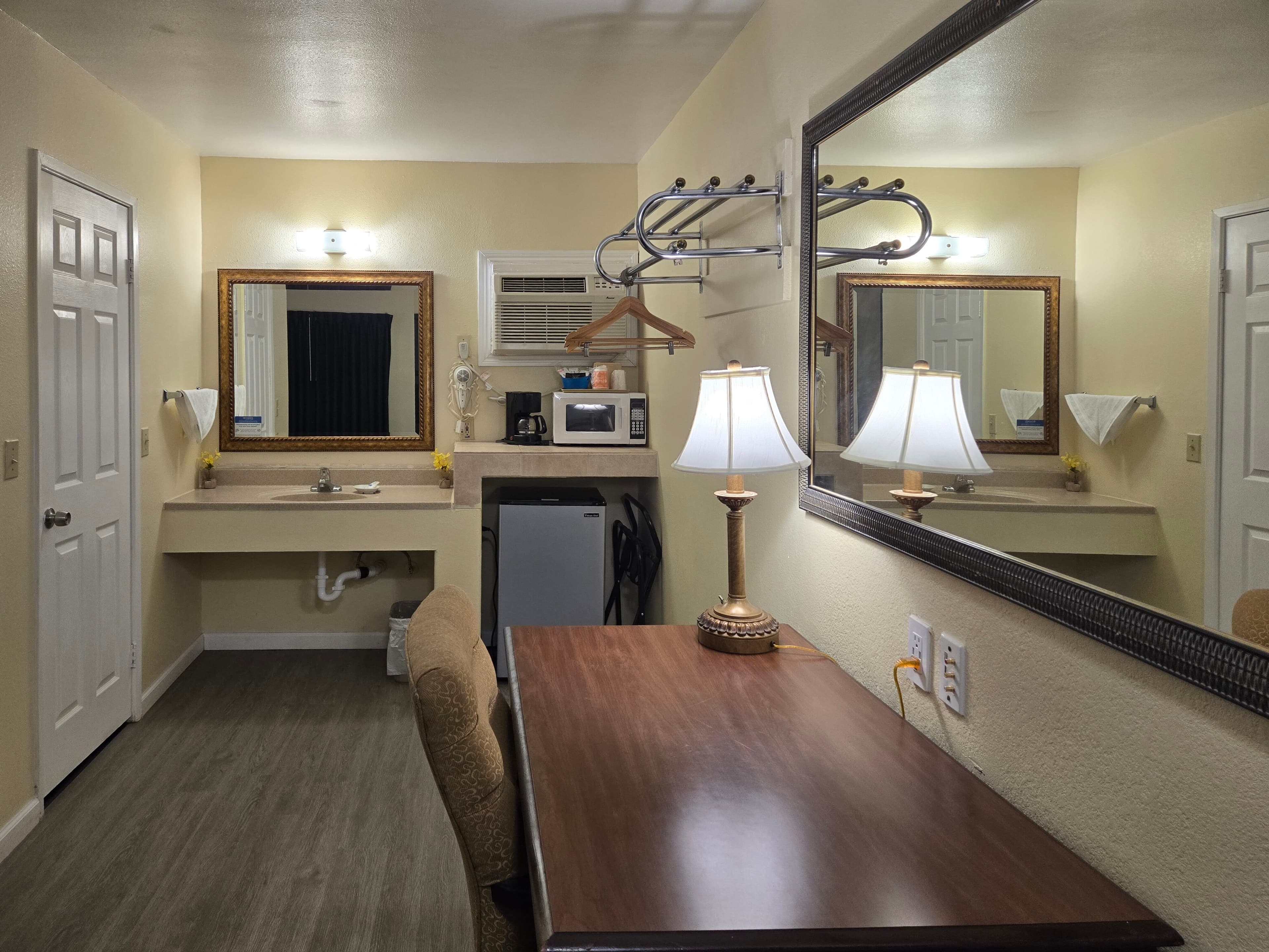 Rodeway Inn & Suites Blythe I-10 — 6