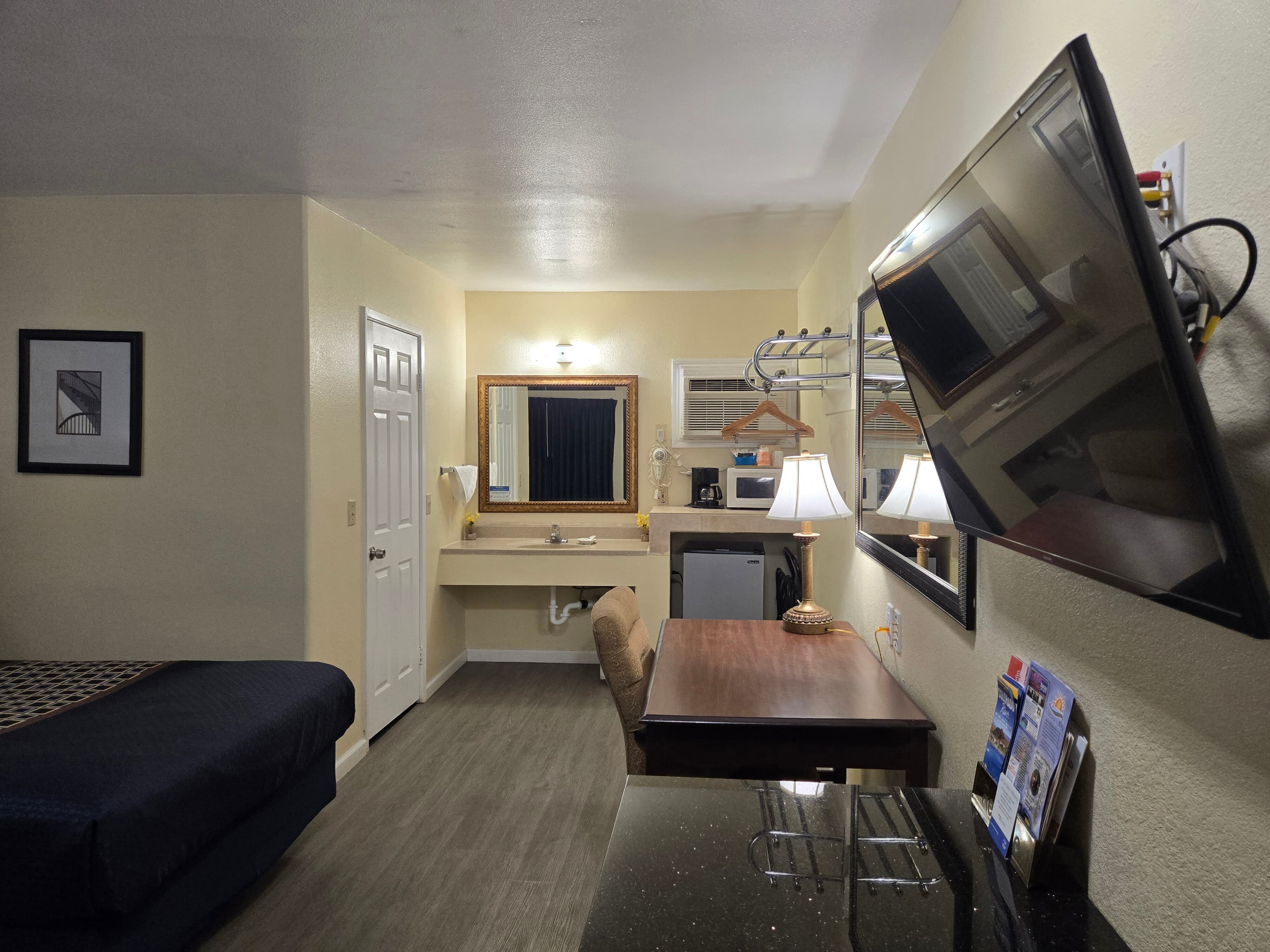 Rodeway Inn & Suites Blythe I-10 — 8