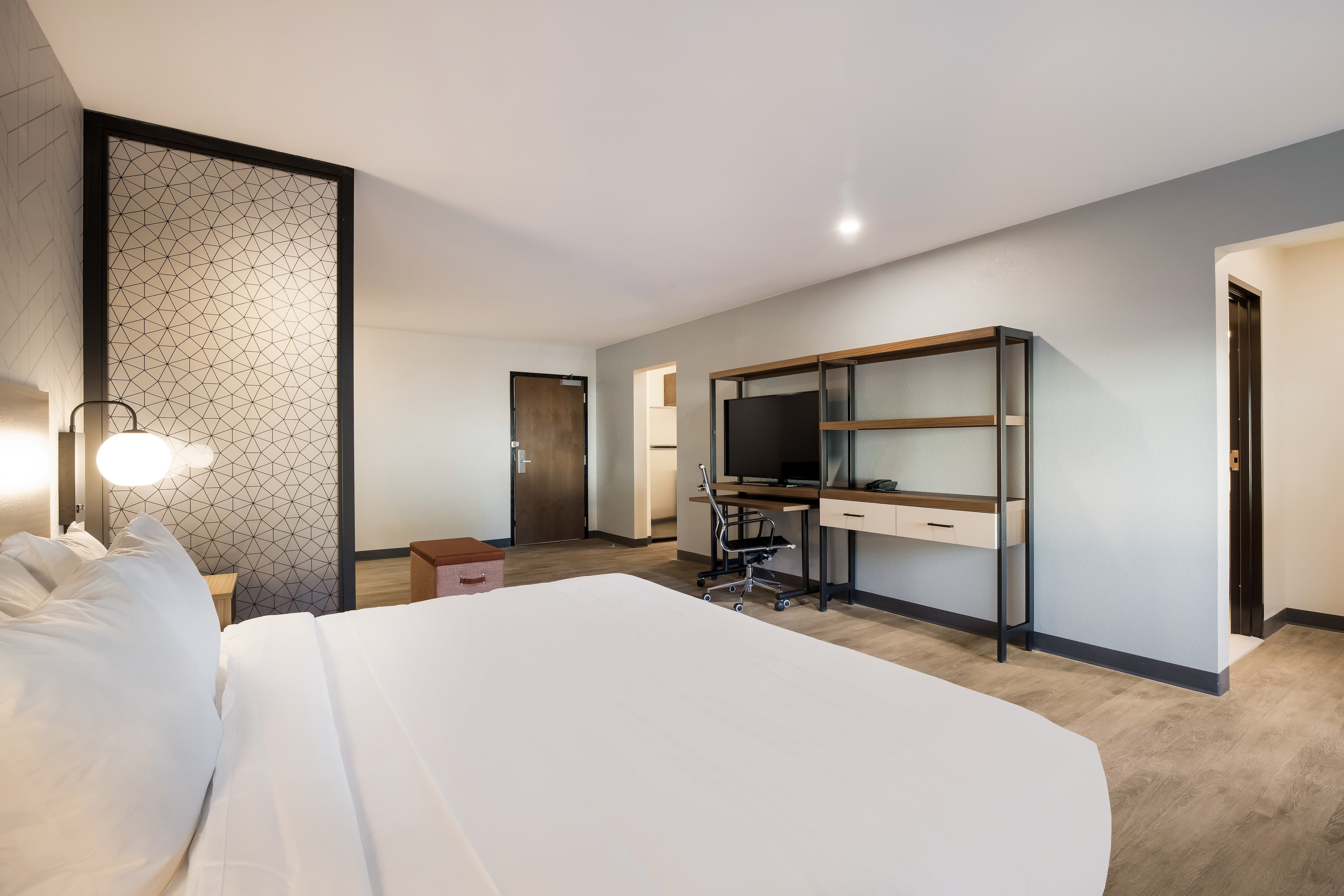 Everhome Suites Corona - Image 3