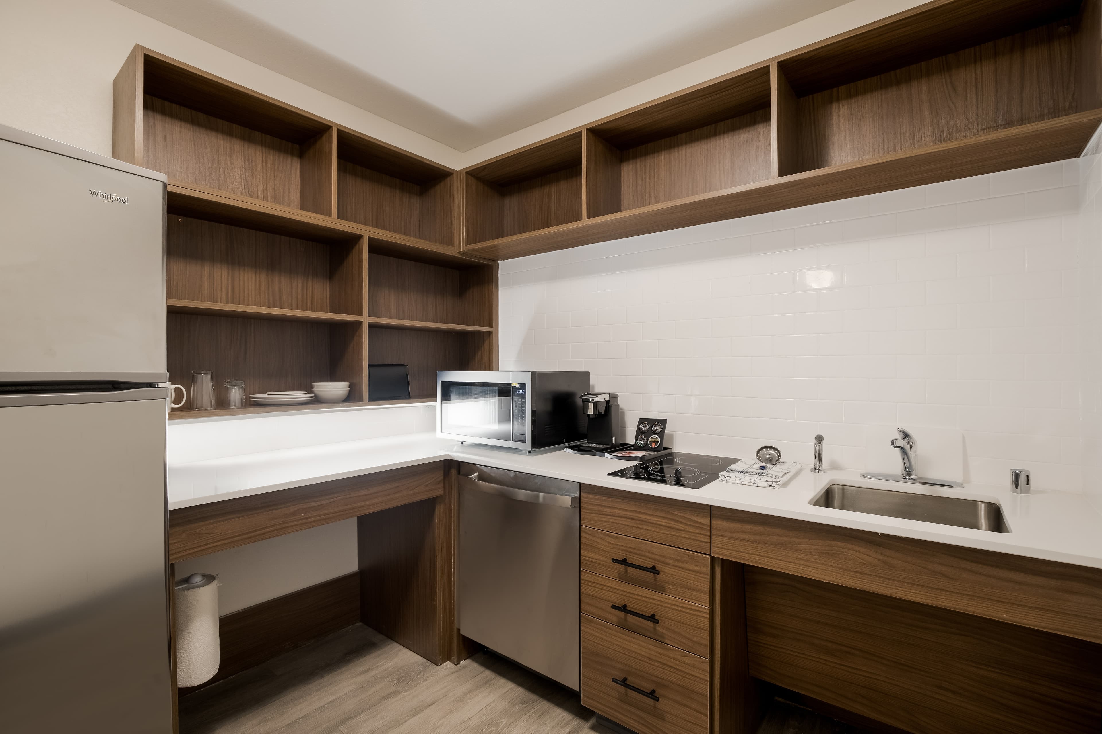 Everhome Suites Corona - Image 4
