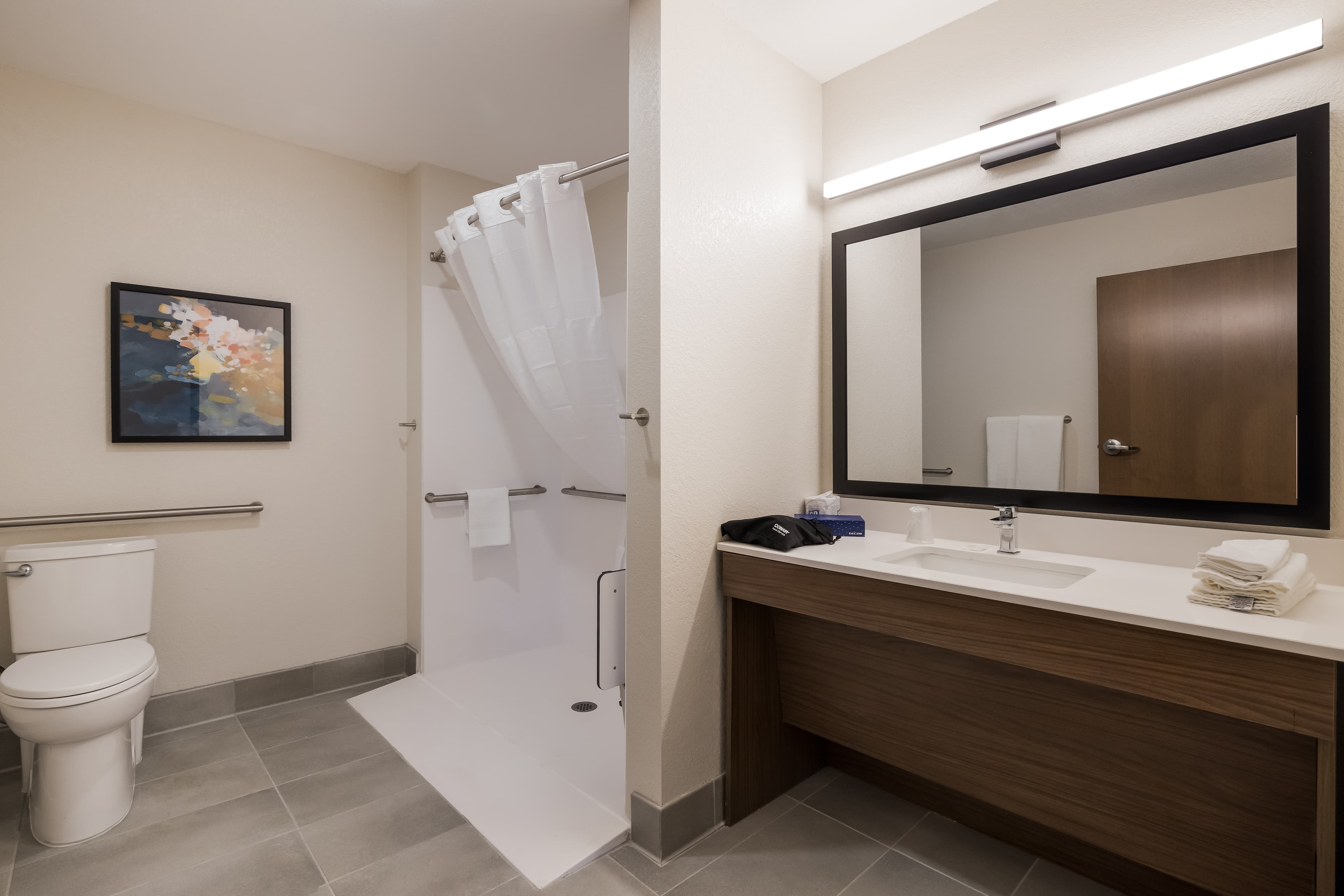 Everhome Suites Corona - Image 5