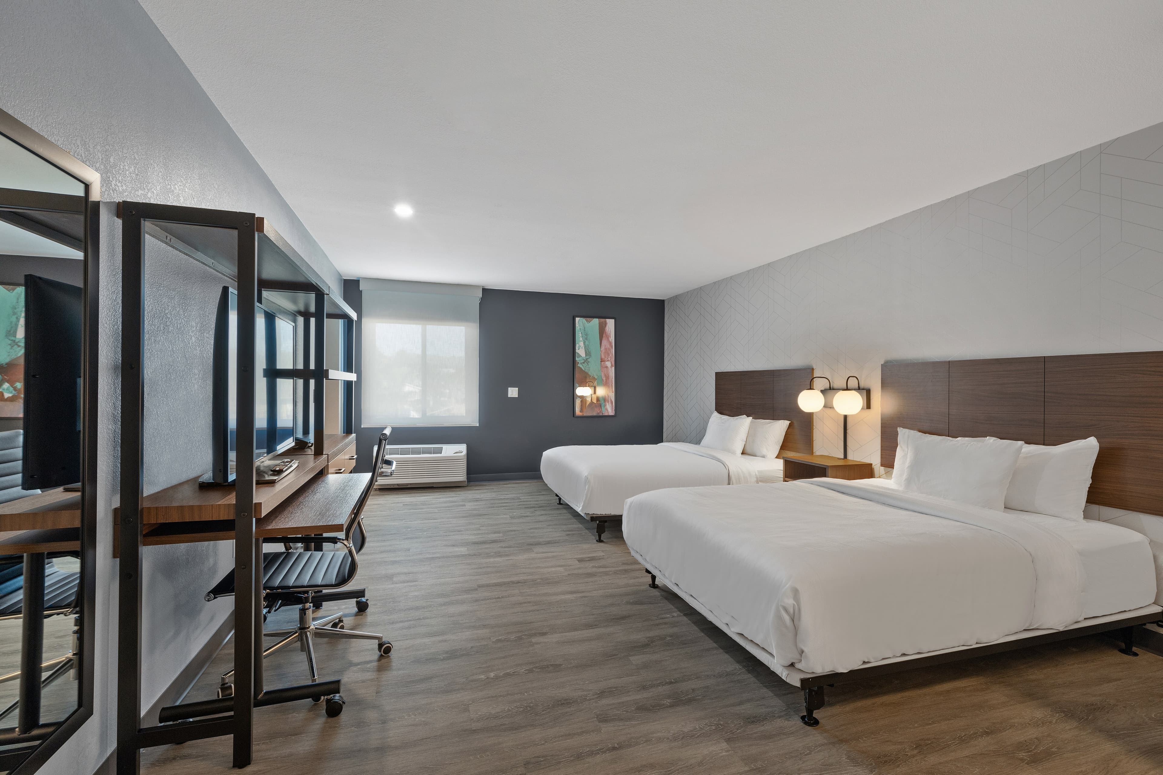 Everhome Suites Corona — 10