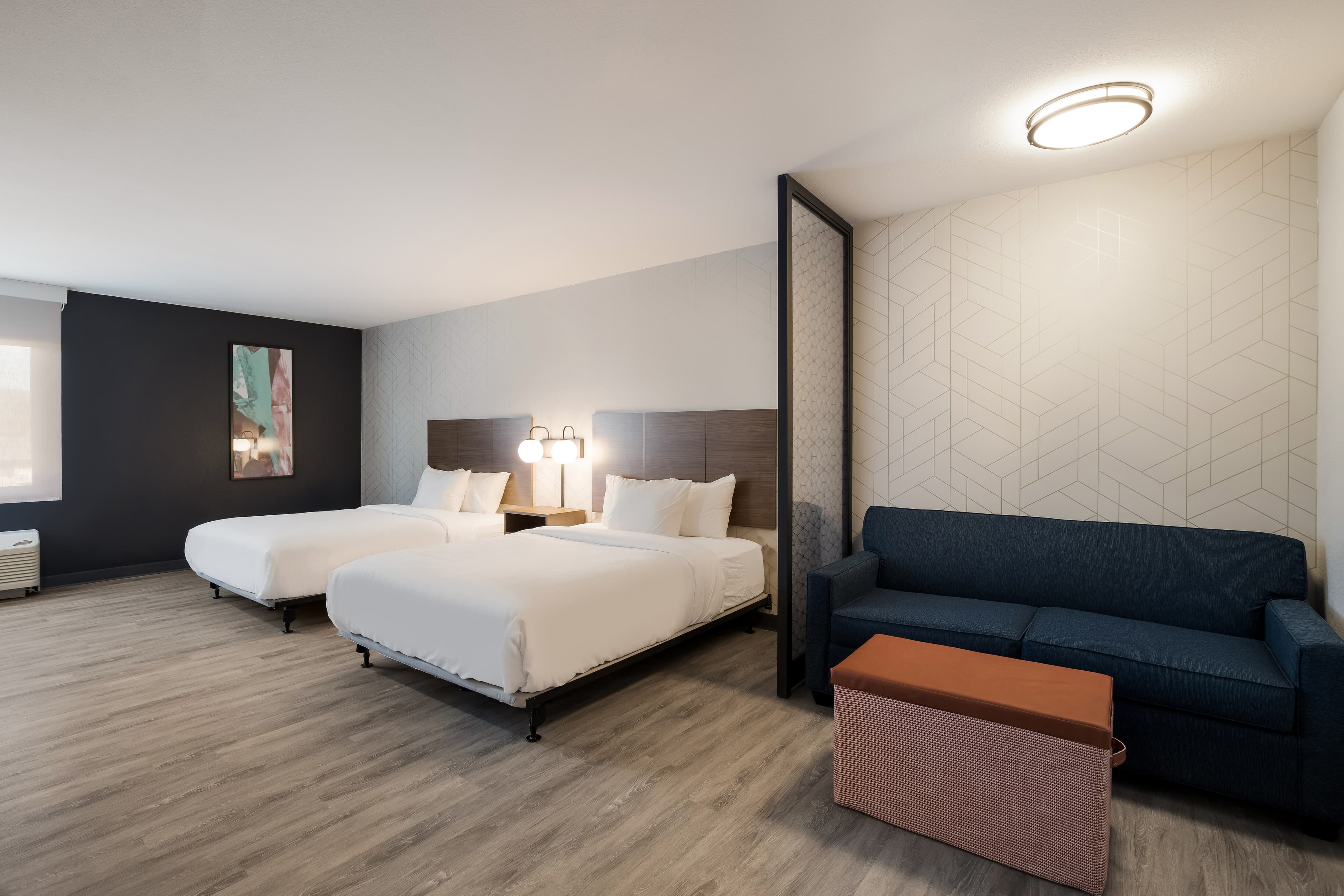 Everhome Suites Corona — 12