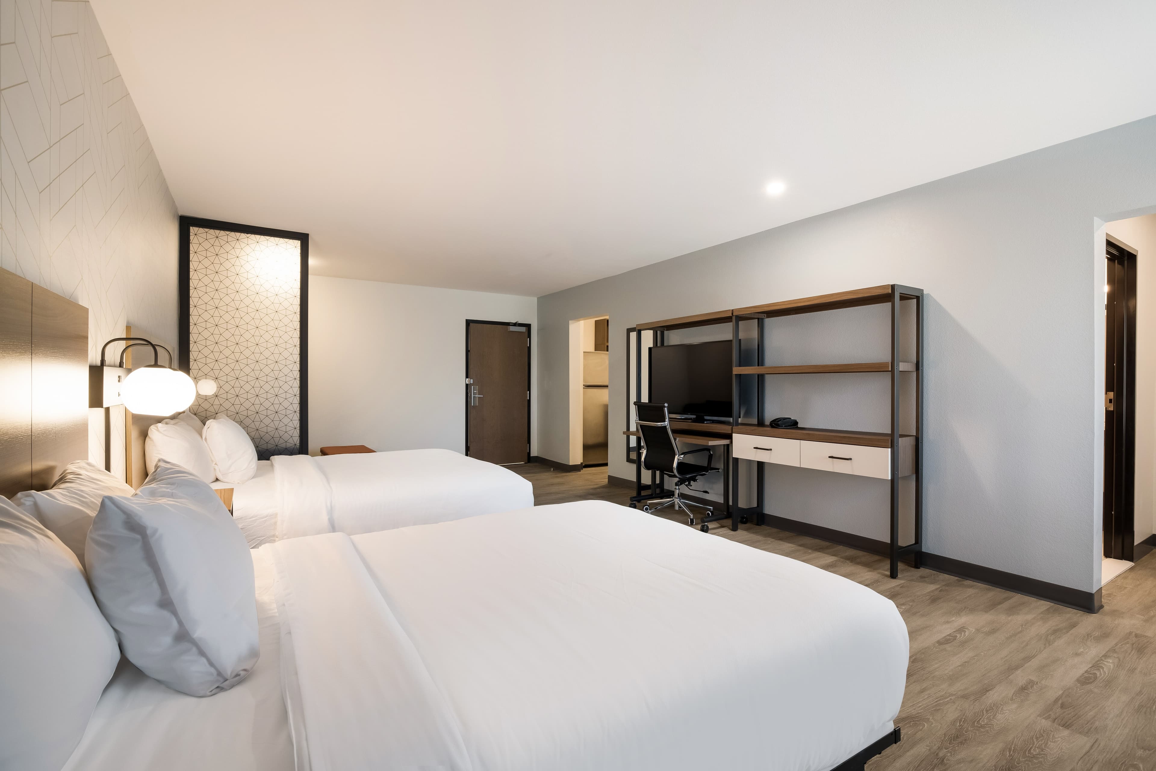 Everhome Suites Corona — 13