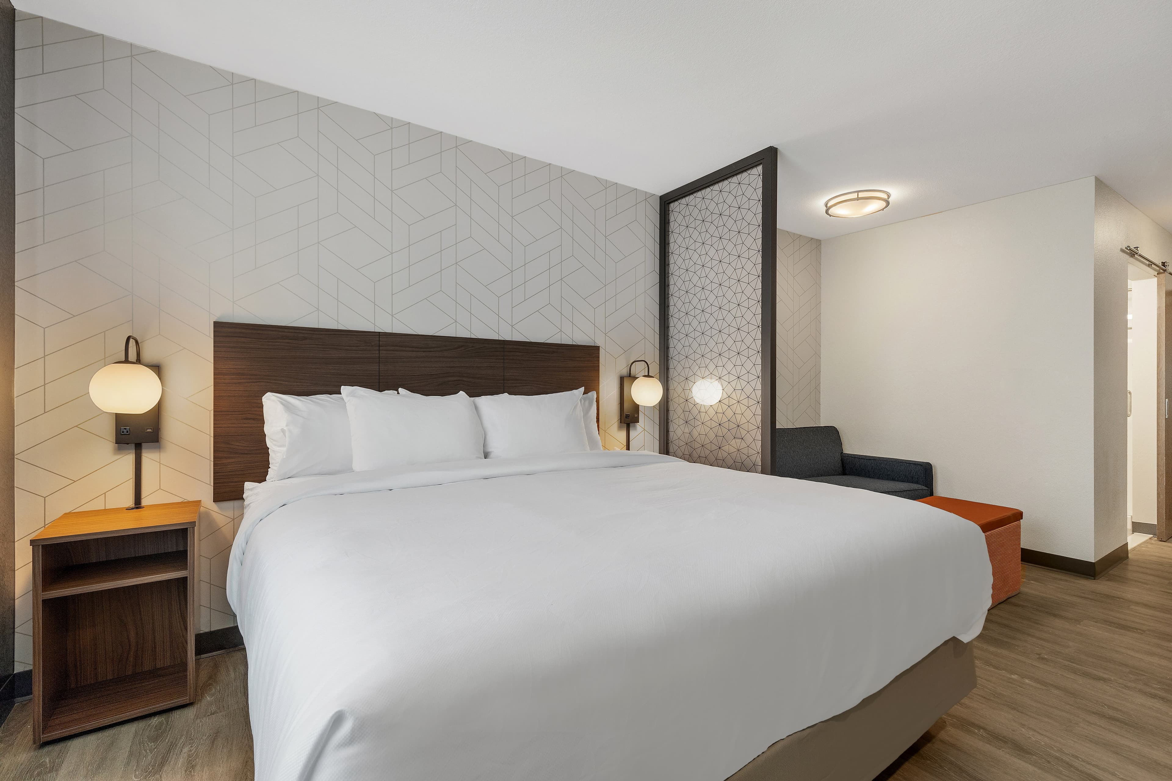 Everhome Suites Corona — 17