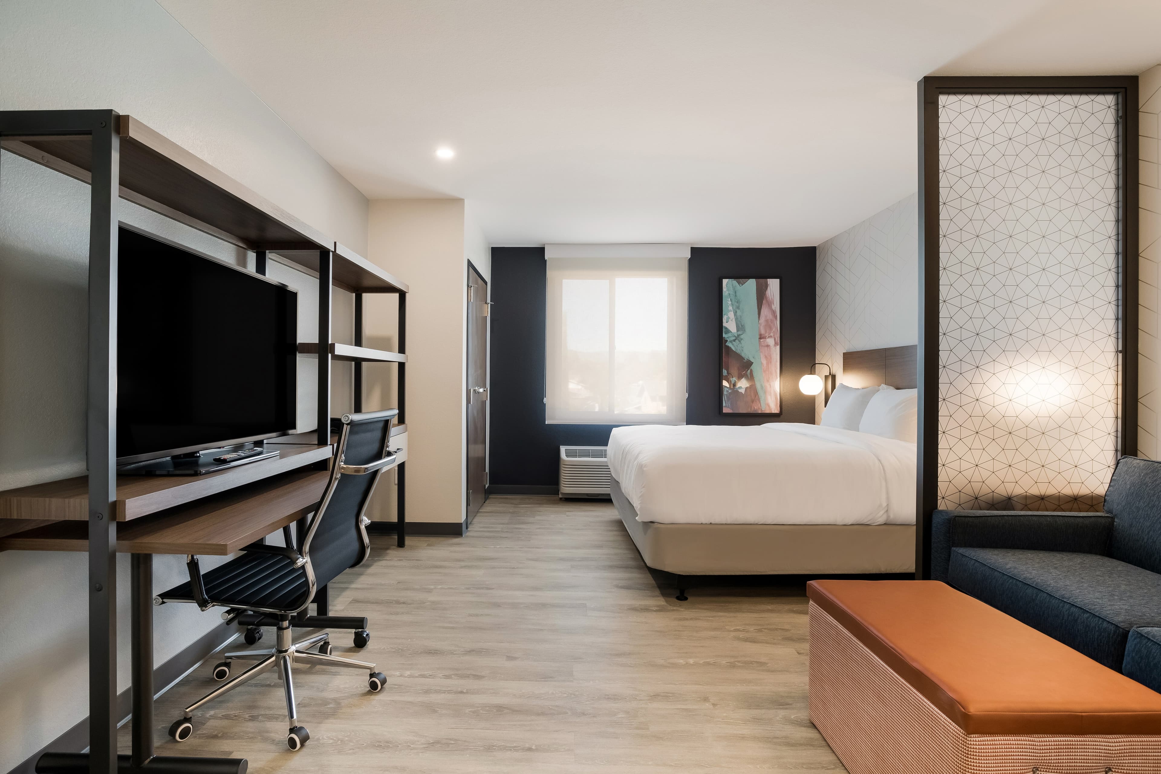 Everhome Suites Corona — 18