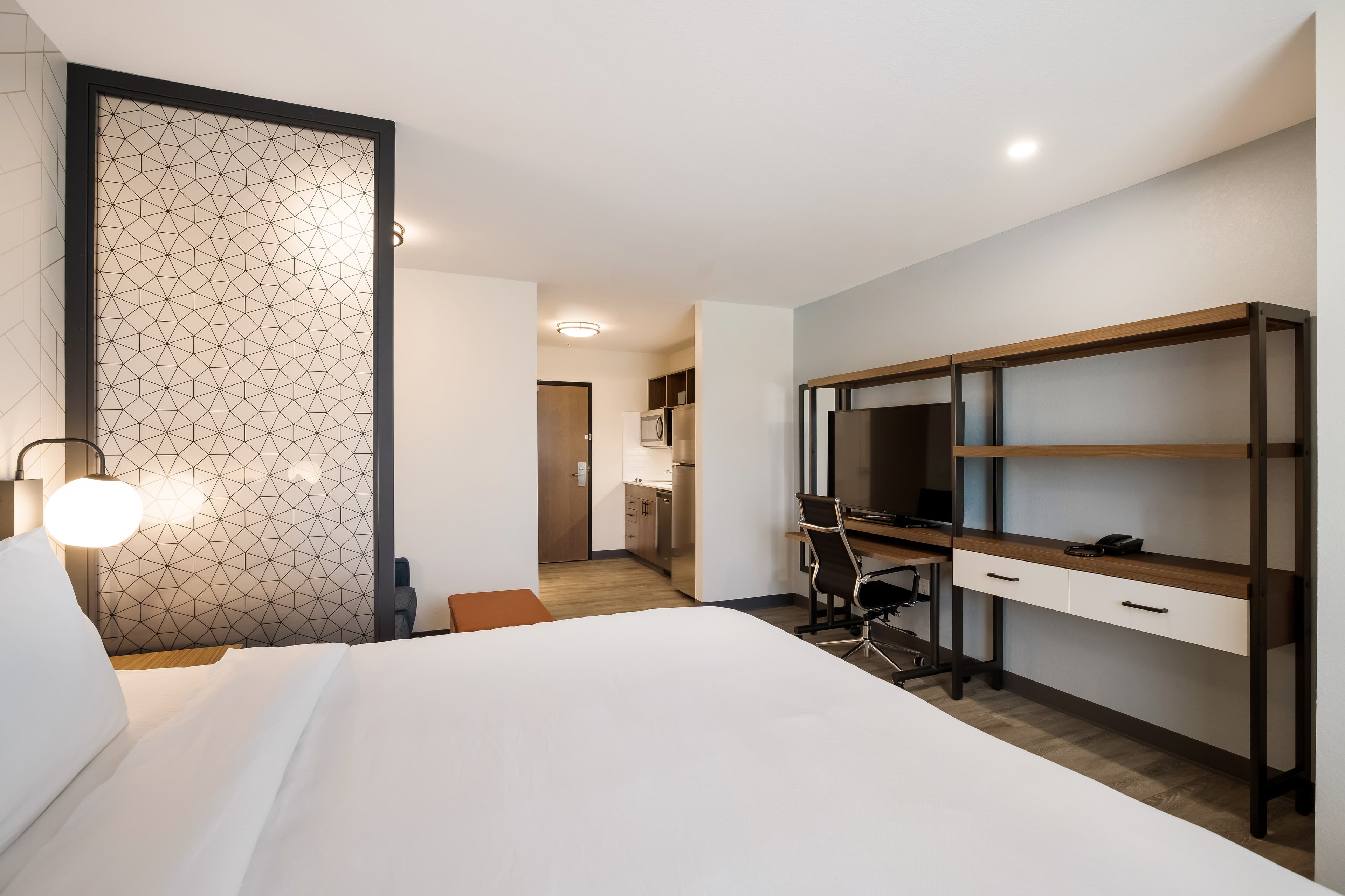 Everhome Suites Corona — 19
