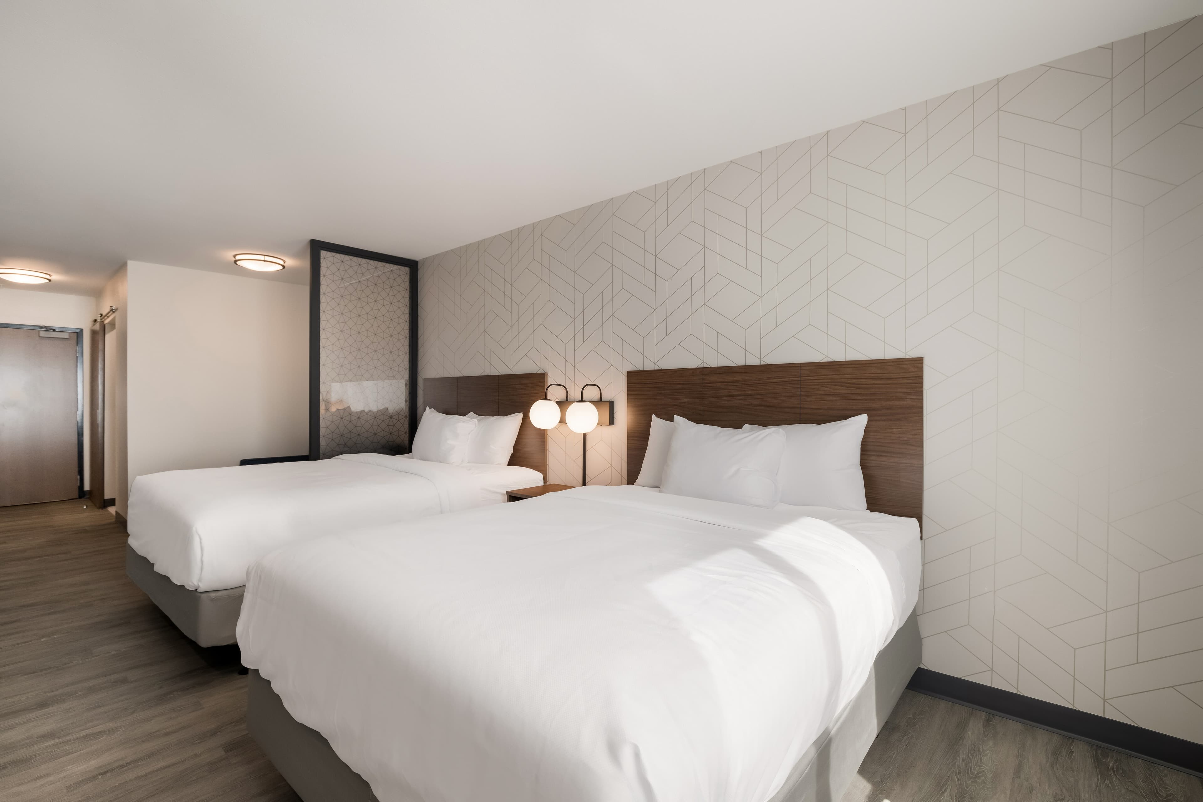 Everhome Suites Corona — 24