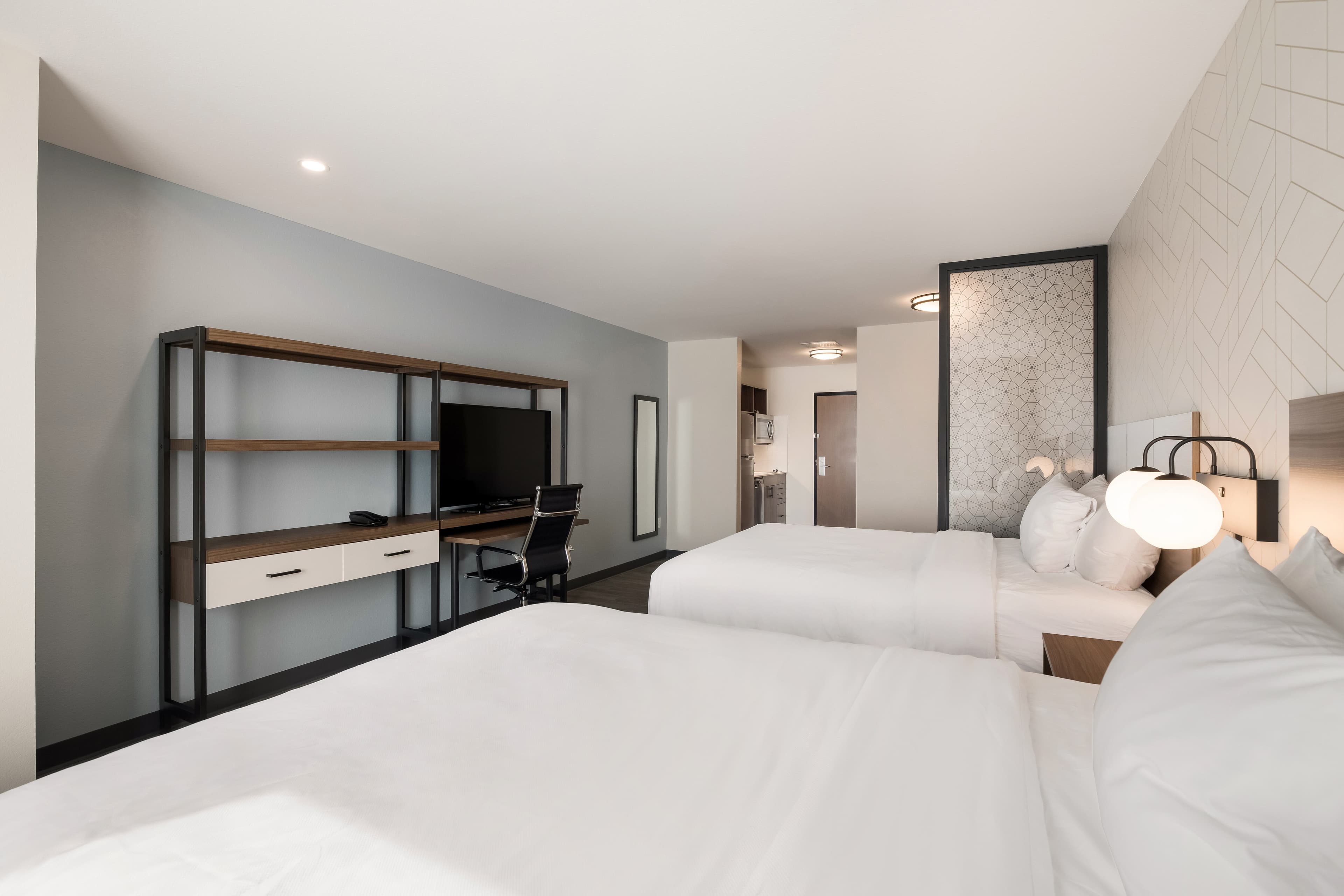 Everhome Suites Corona — 25