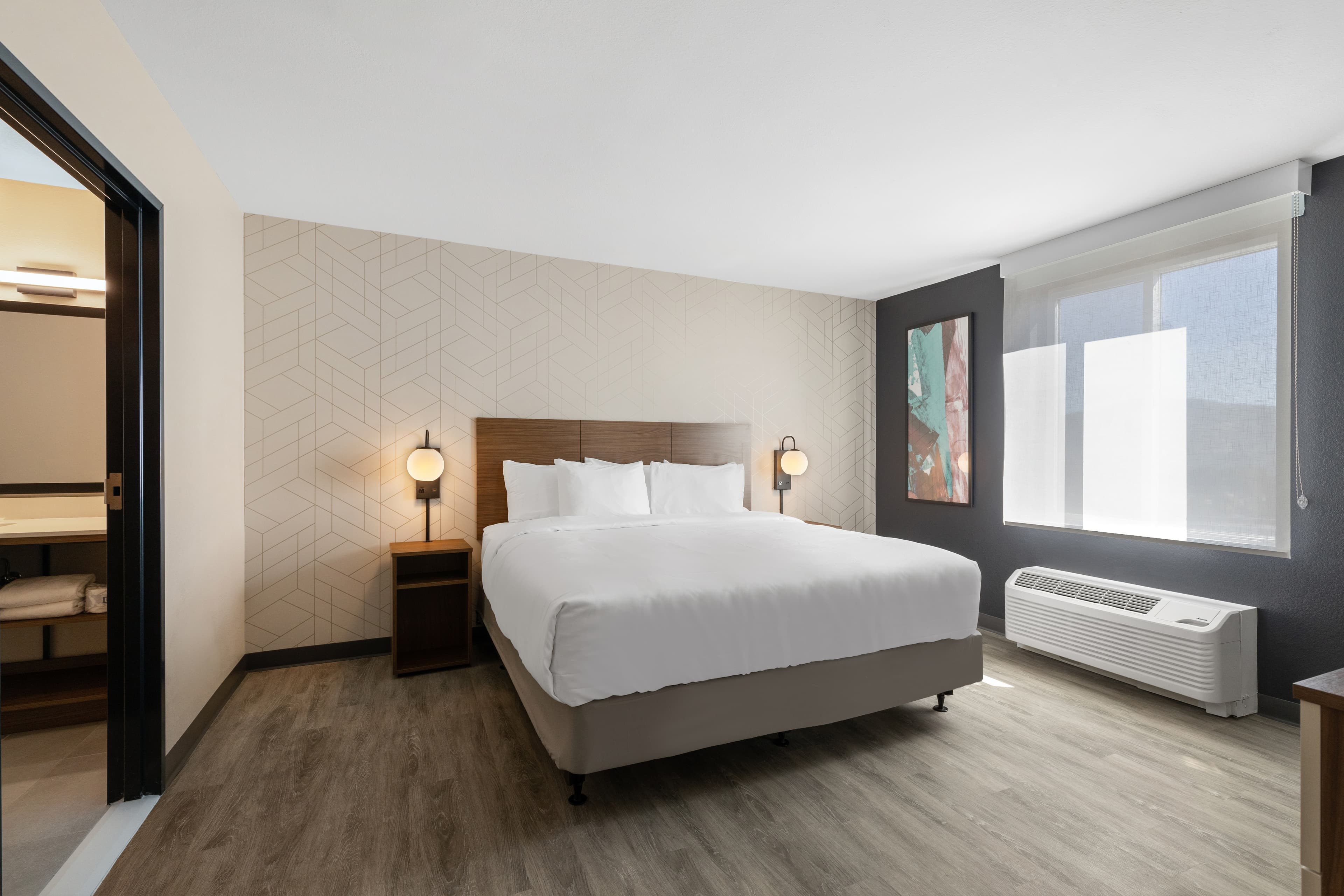 Everhome Suites Corona — 29