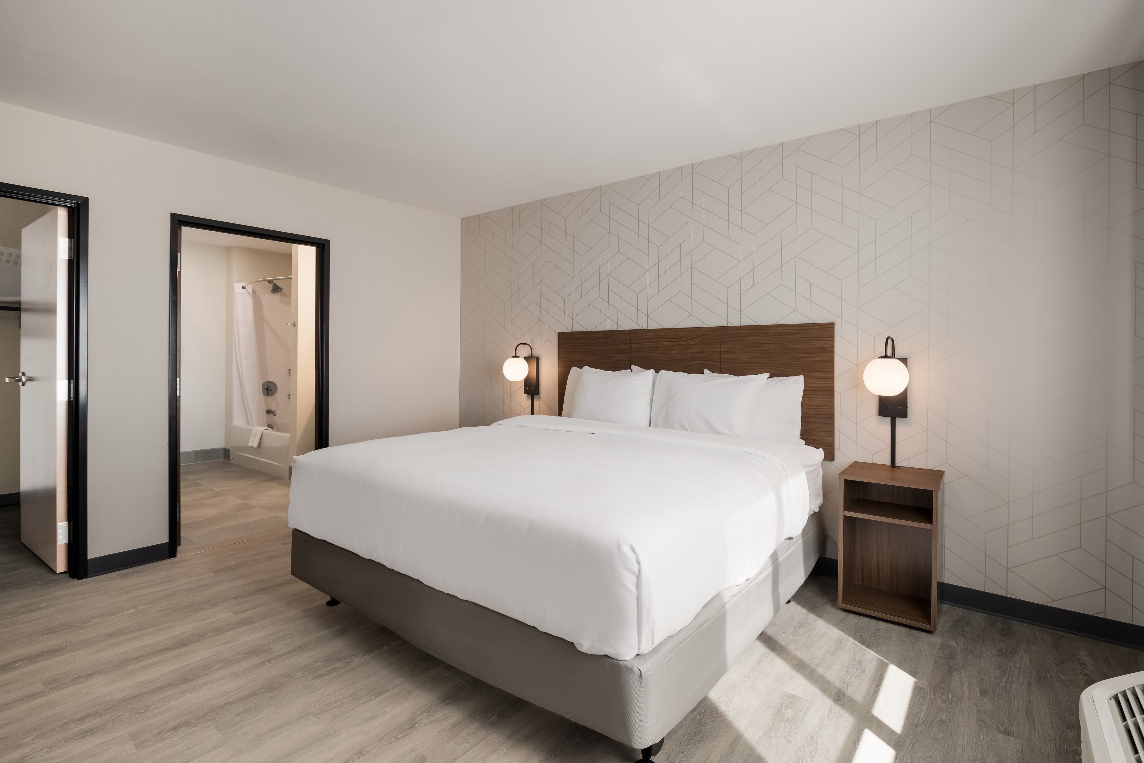 Everhome Suites Corona — 31
