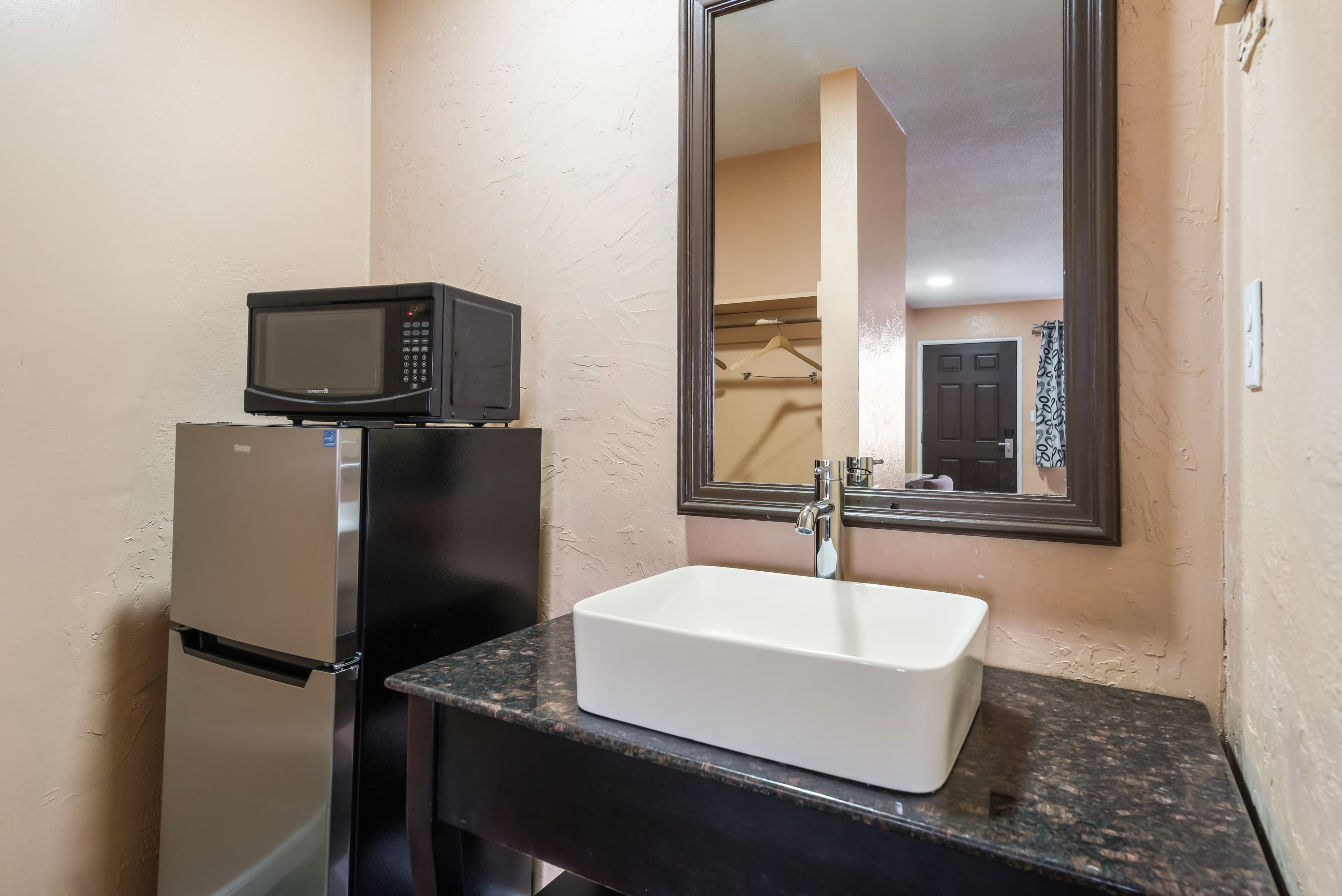 Rodeway Inn Modesto near Downtown — 20