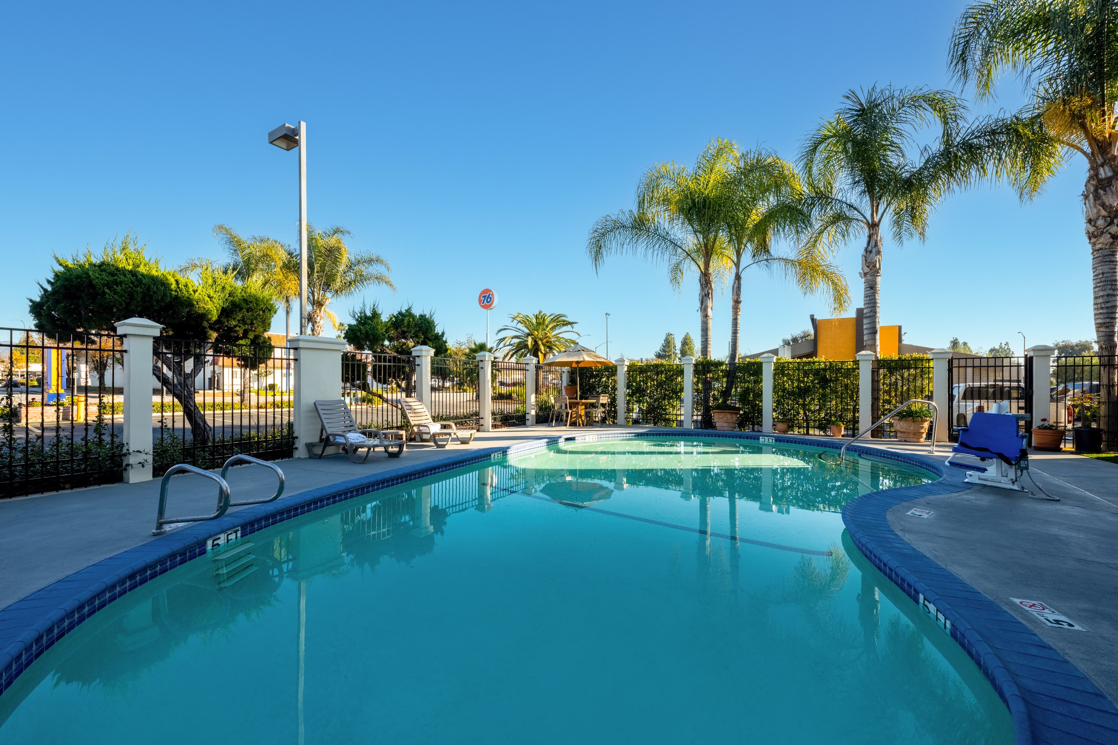 Comfort Inn Gilroy - Image 1