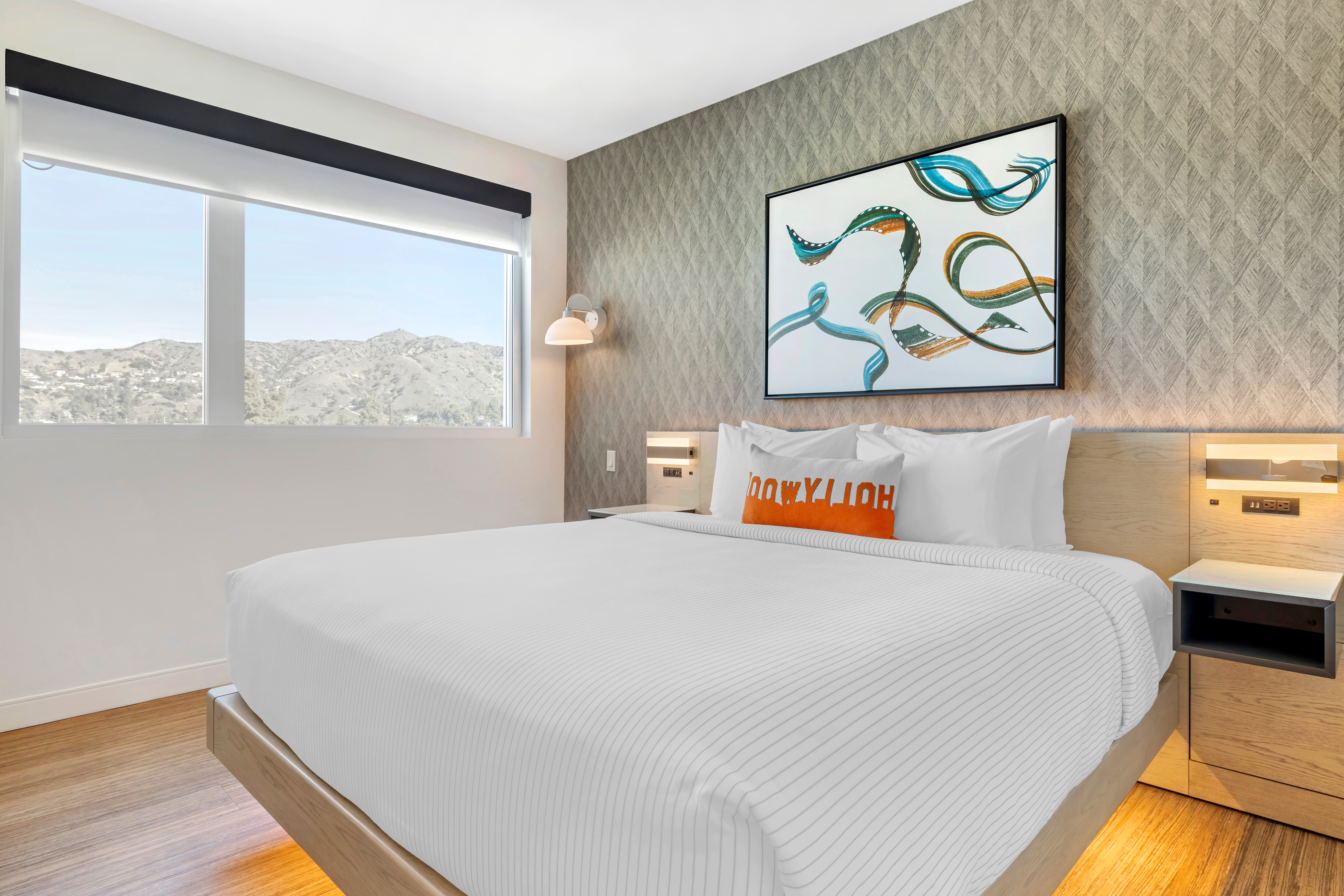 Cambria Hotel Burbank Airport - Image 2