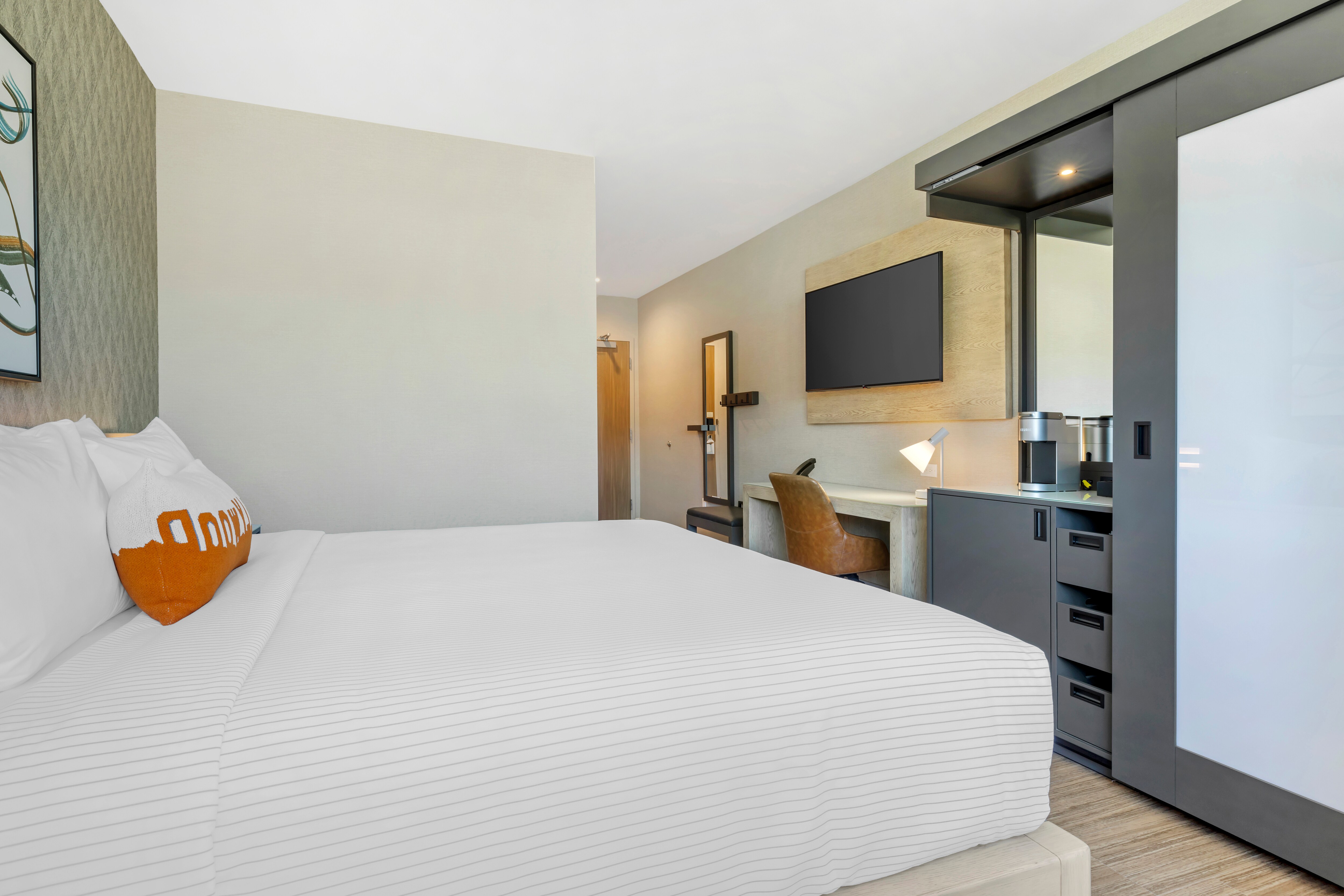 Cambria Hotel Burbank Airport - Image 3