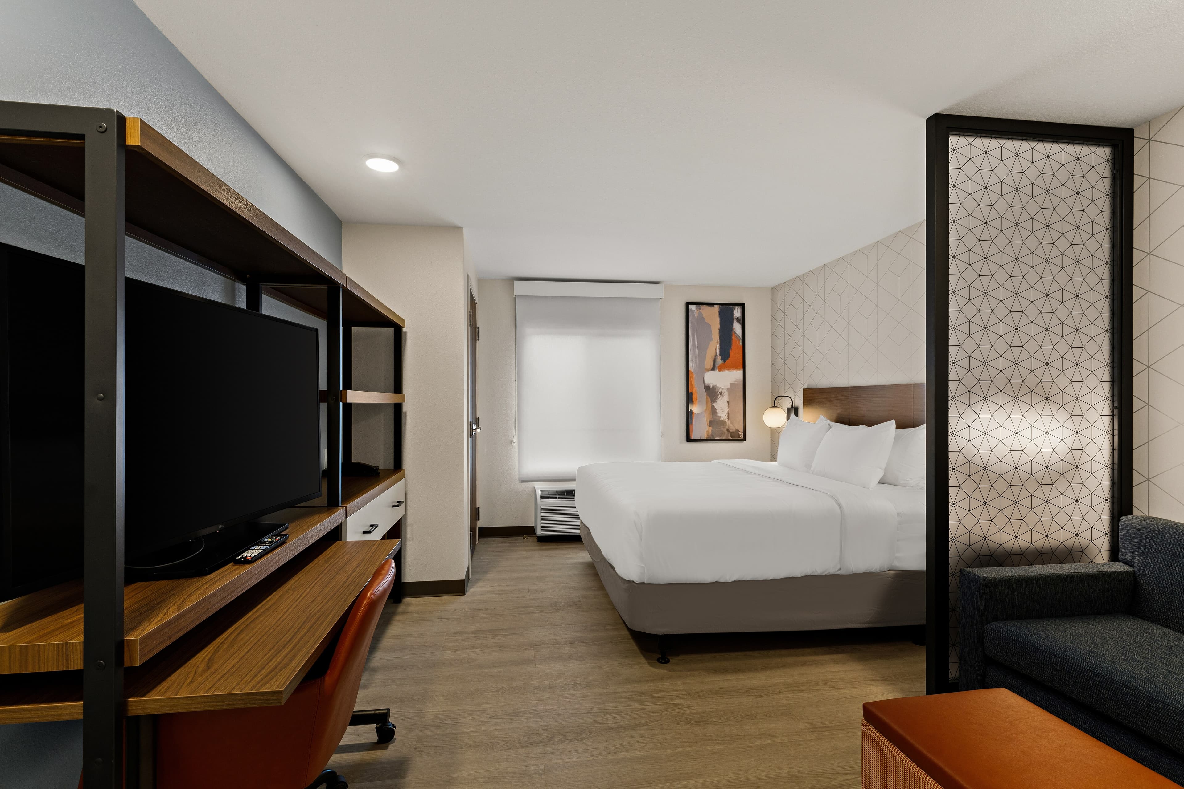 Everhome Suites Ontario - Image 2