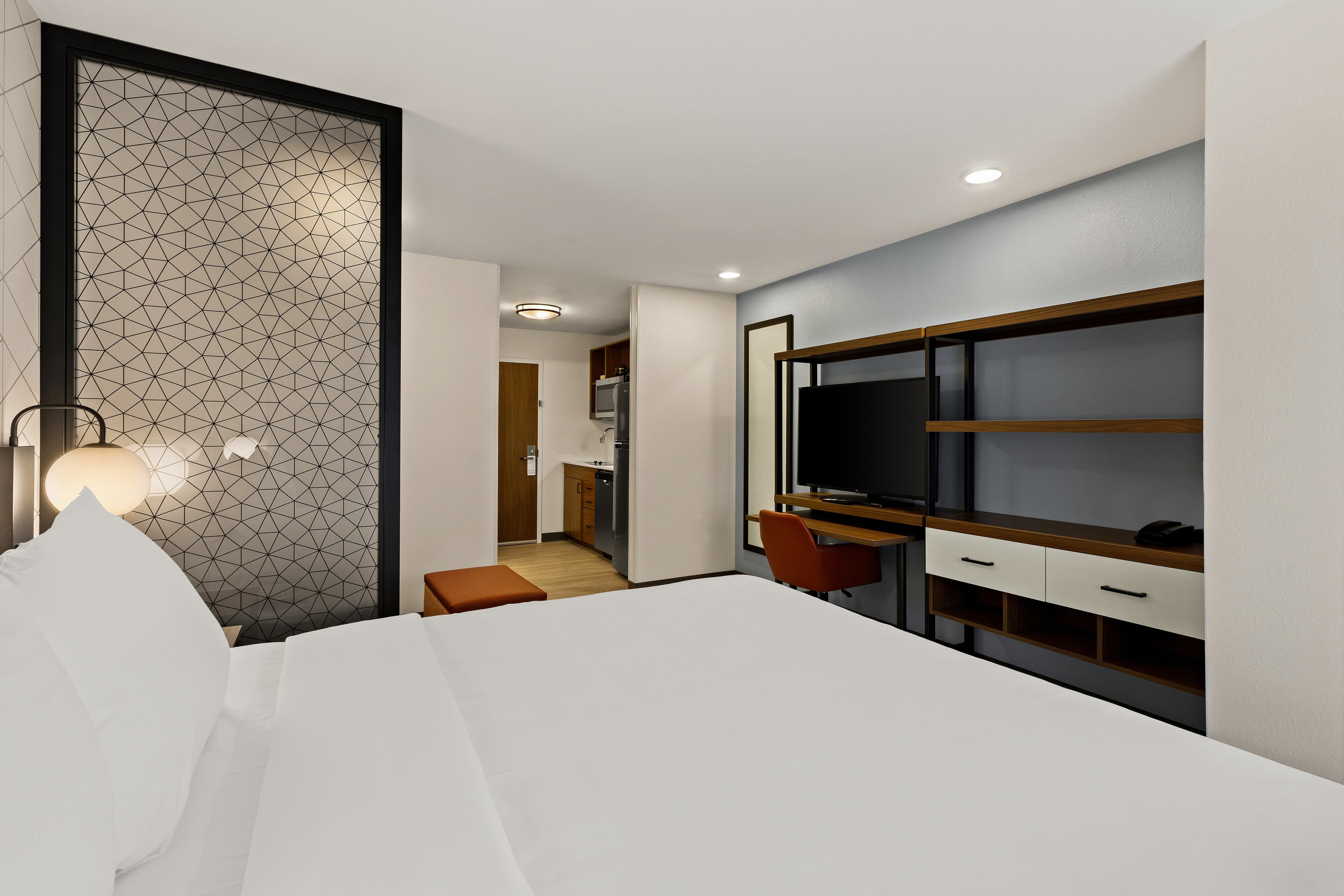 Everhome Suites Ontario - Image 4