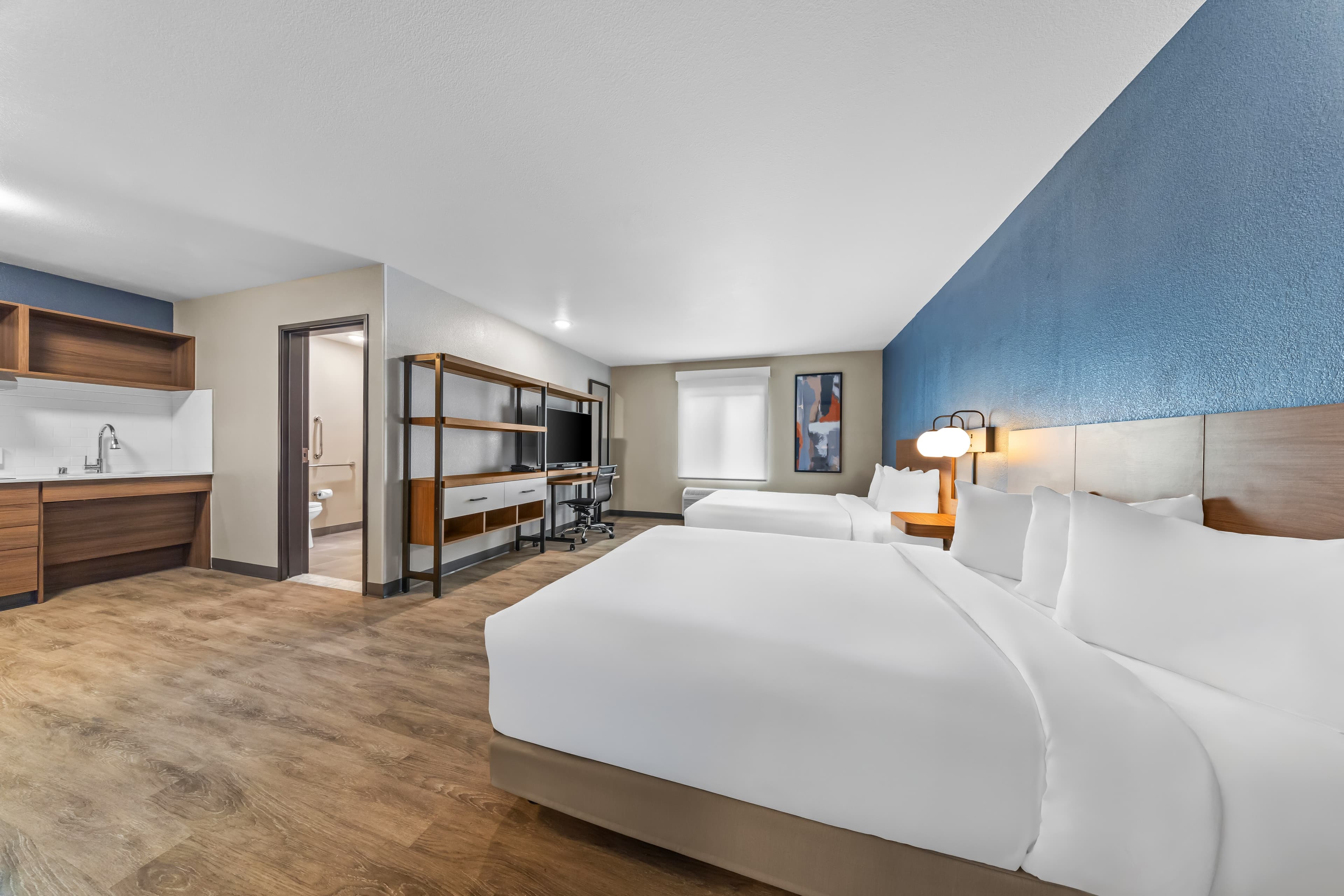 Everhome Suites Ontario — 6
