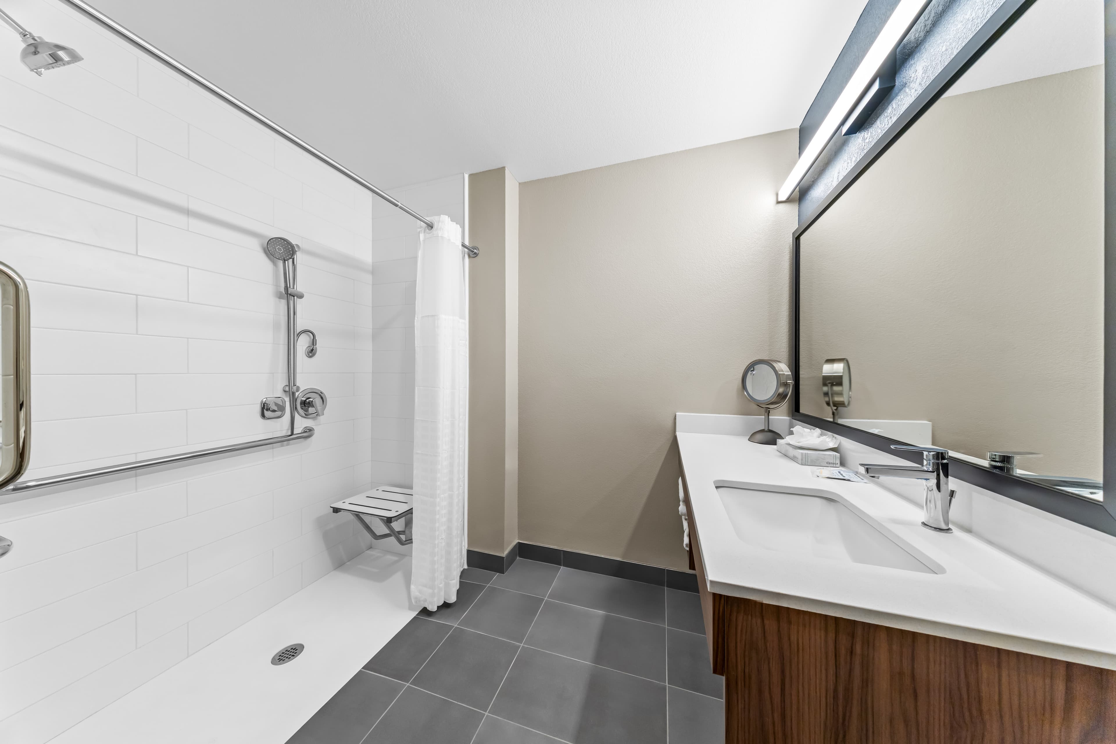 Everhome Suites Ontario — 9