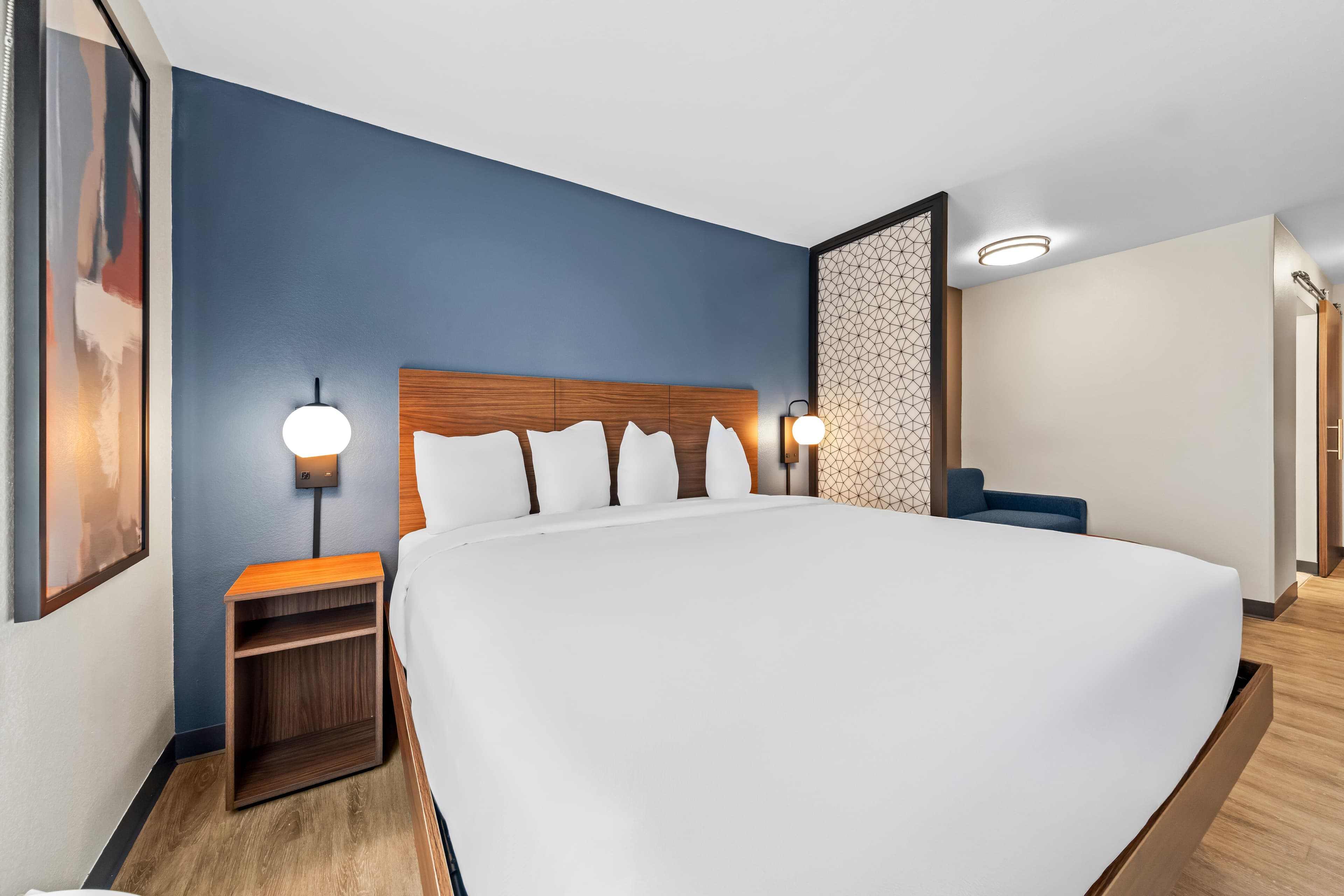 Everhome Suites Ontario — 16